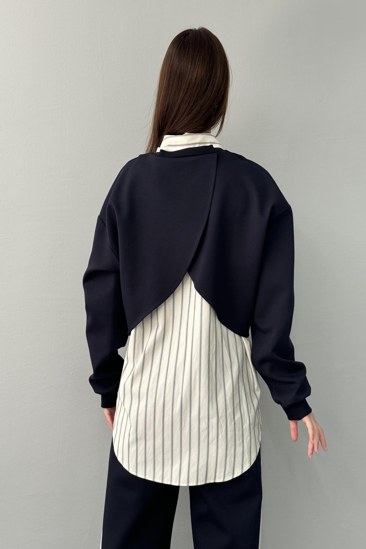 GÖMLEK DETAYLI SWEATSHIRT
