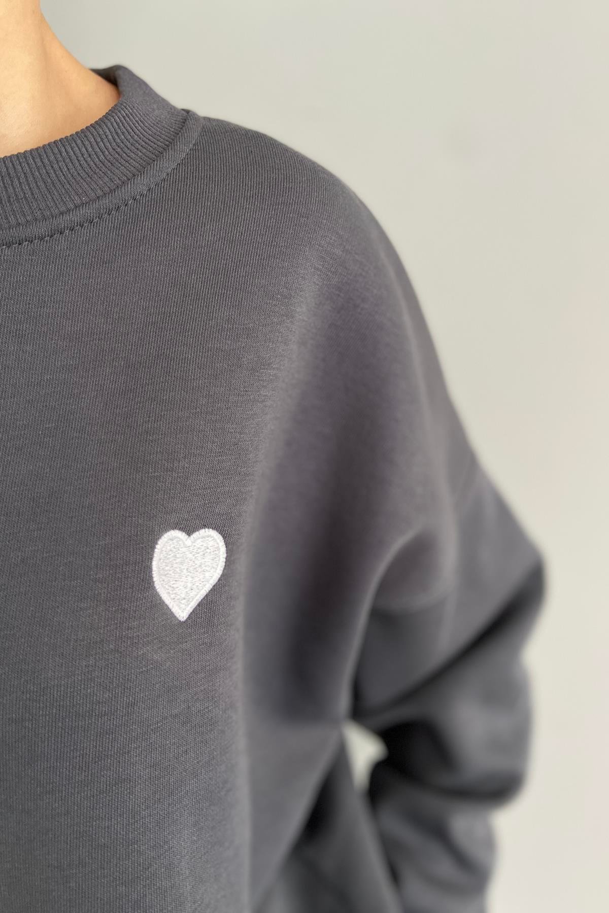 KALP NAKIŞLI SWEATSHIRT