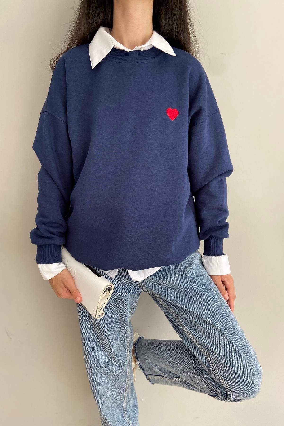 KALP NAKIŞLI SWEATSHIRT