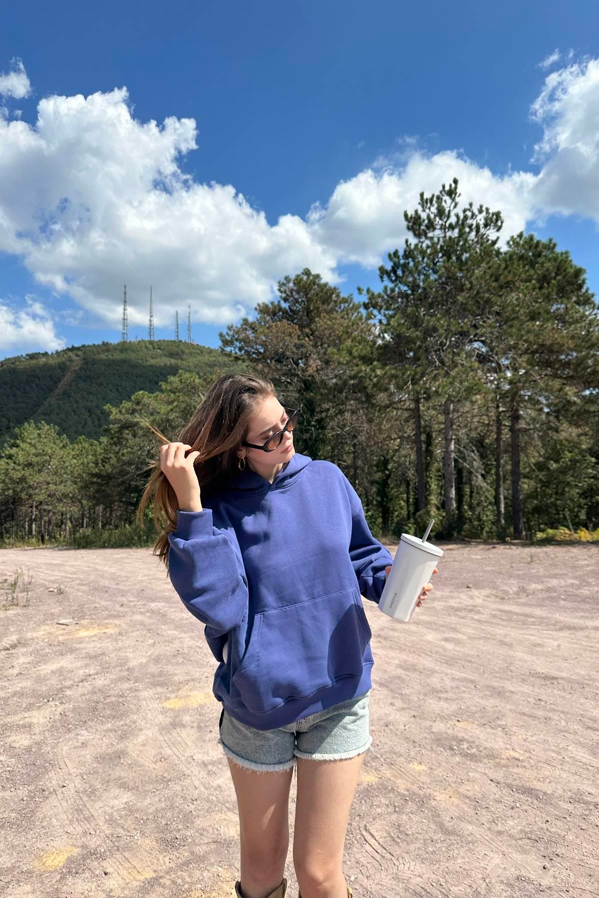 KAPŞONLU CEPLİ SWEATSHIRT
