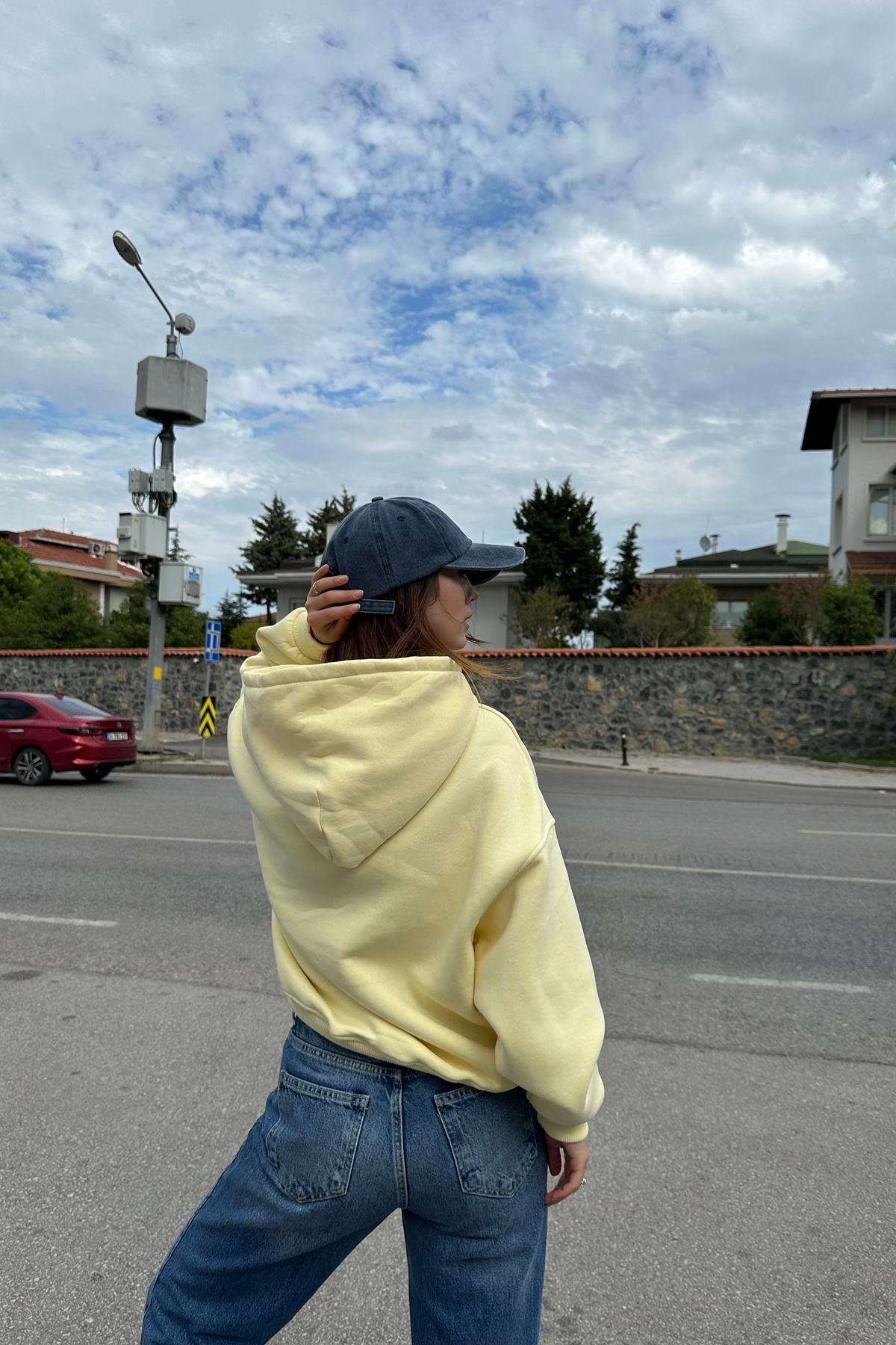 KAPŞONLU CEPLİ SWEATSHIRT
