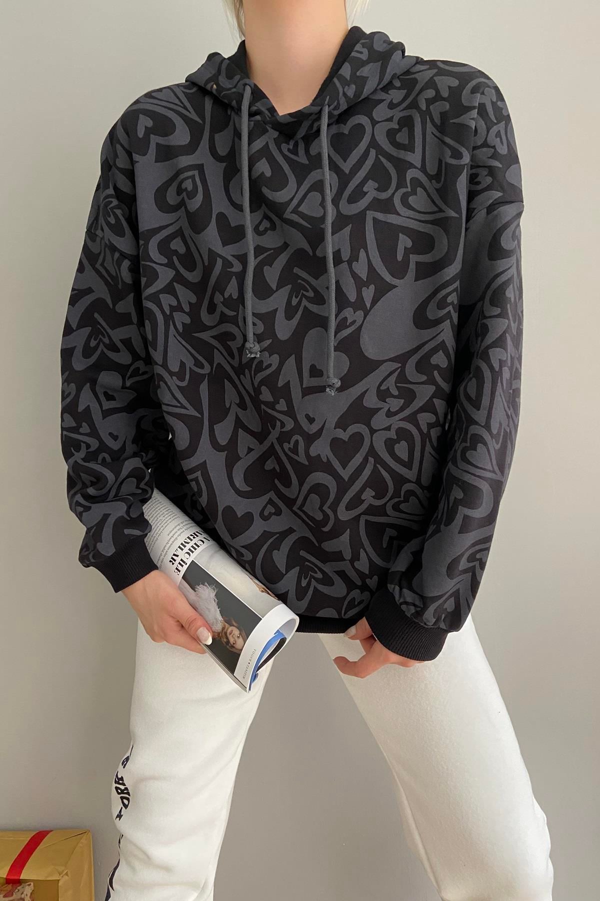 KAPŞONLU DESENLİ SWEAT
