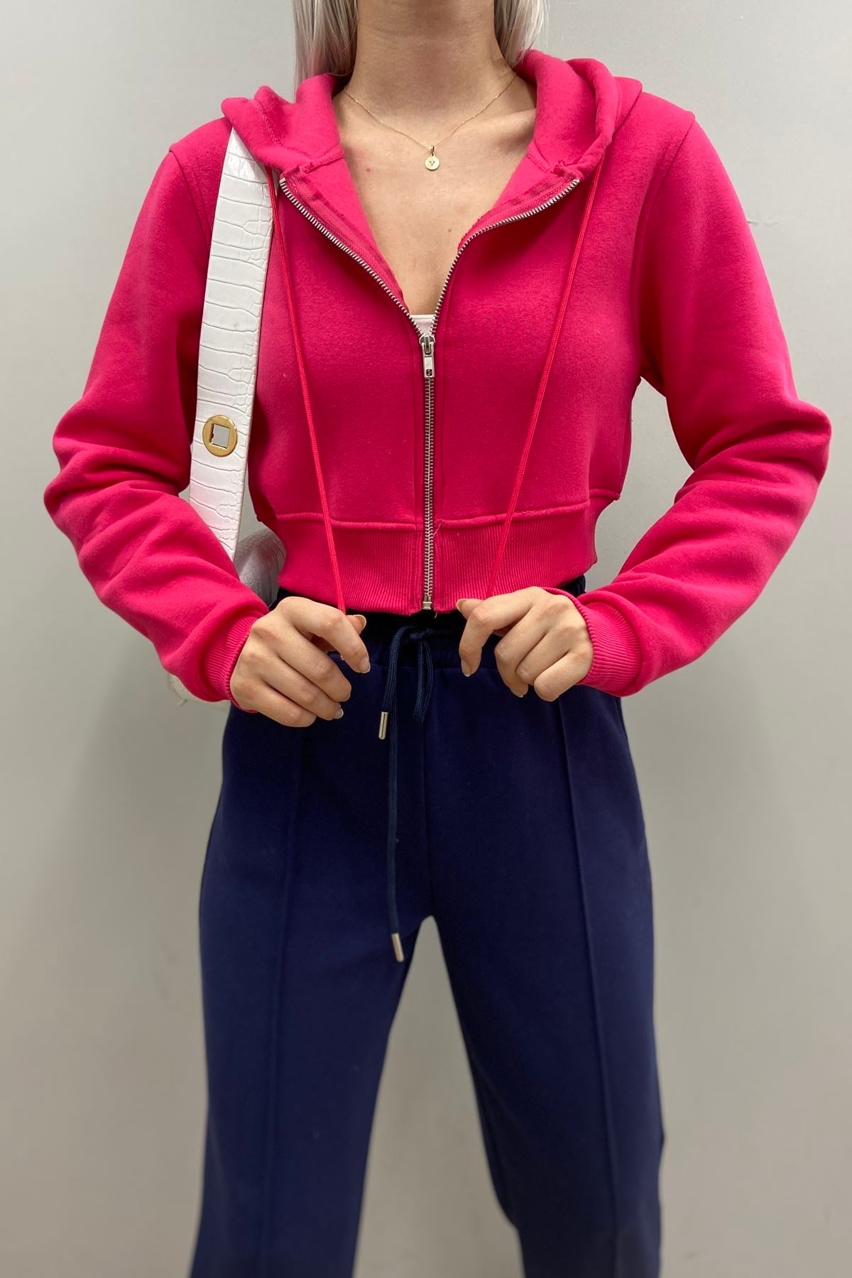 KAPŞONLU  FERMUARLI CROP SWETSHIRT