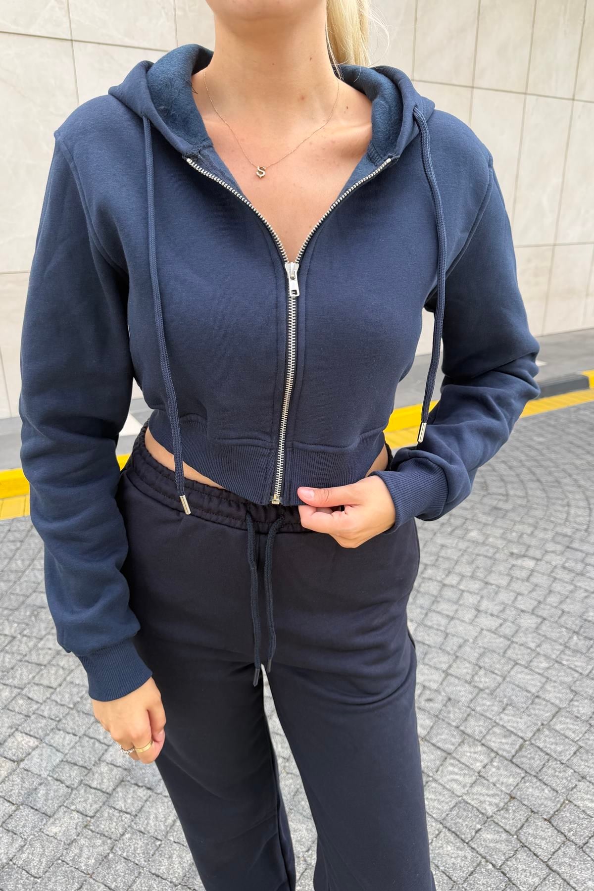 KAPŞONLU  FERMUARLI CROP SWETSHIRT