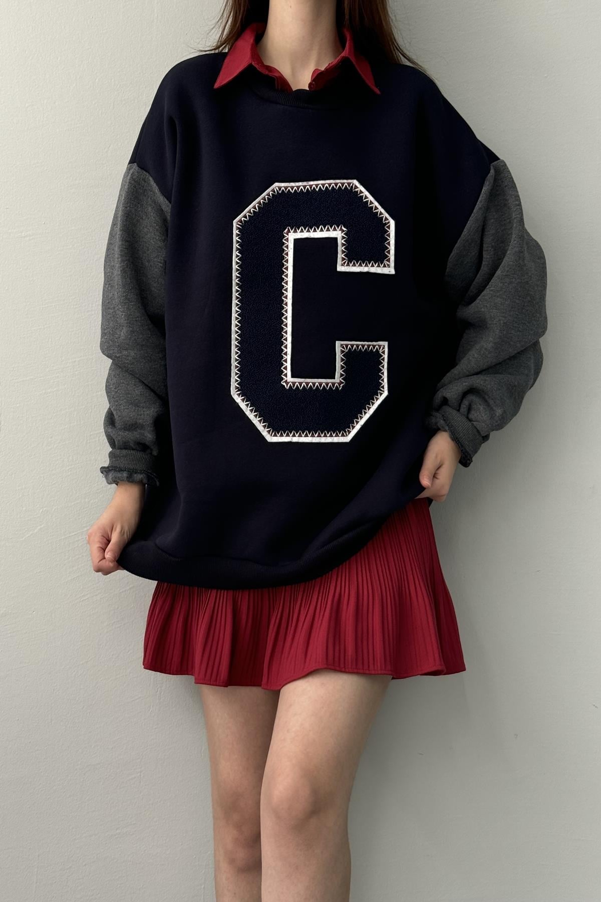 KEÇE DETAYLI SWEATSHIRT