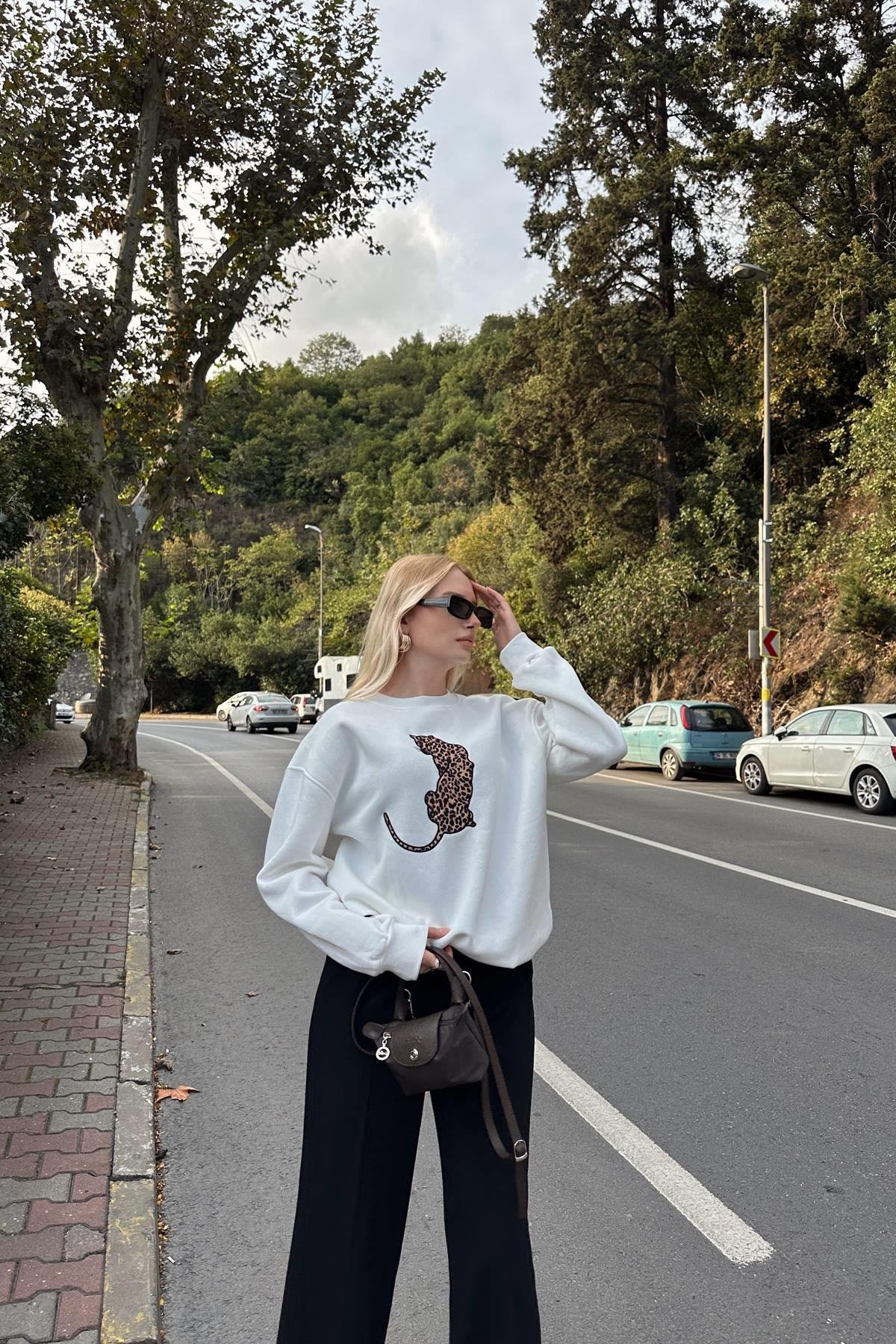 NAKIŞ DETAY SWEATSHIRT