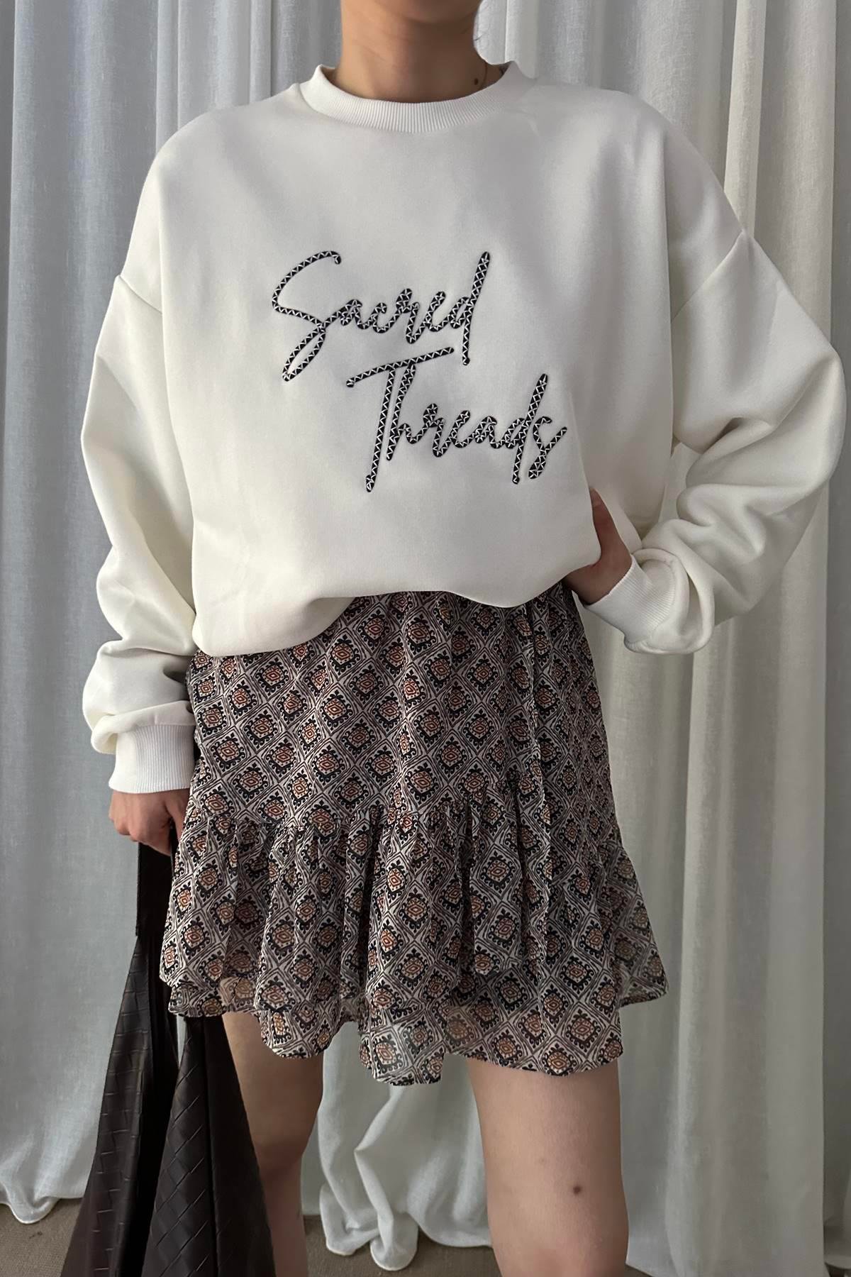 NAKIŞ DETAYLI SWEATSHIRT