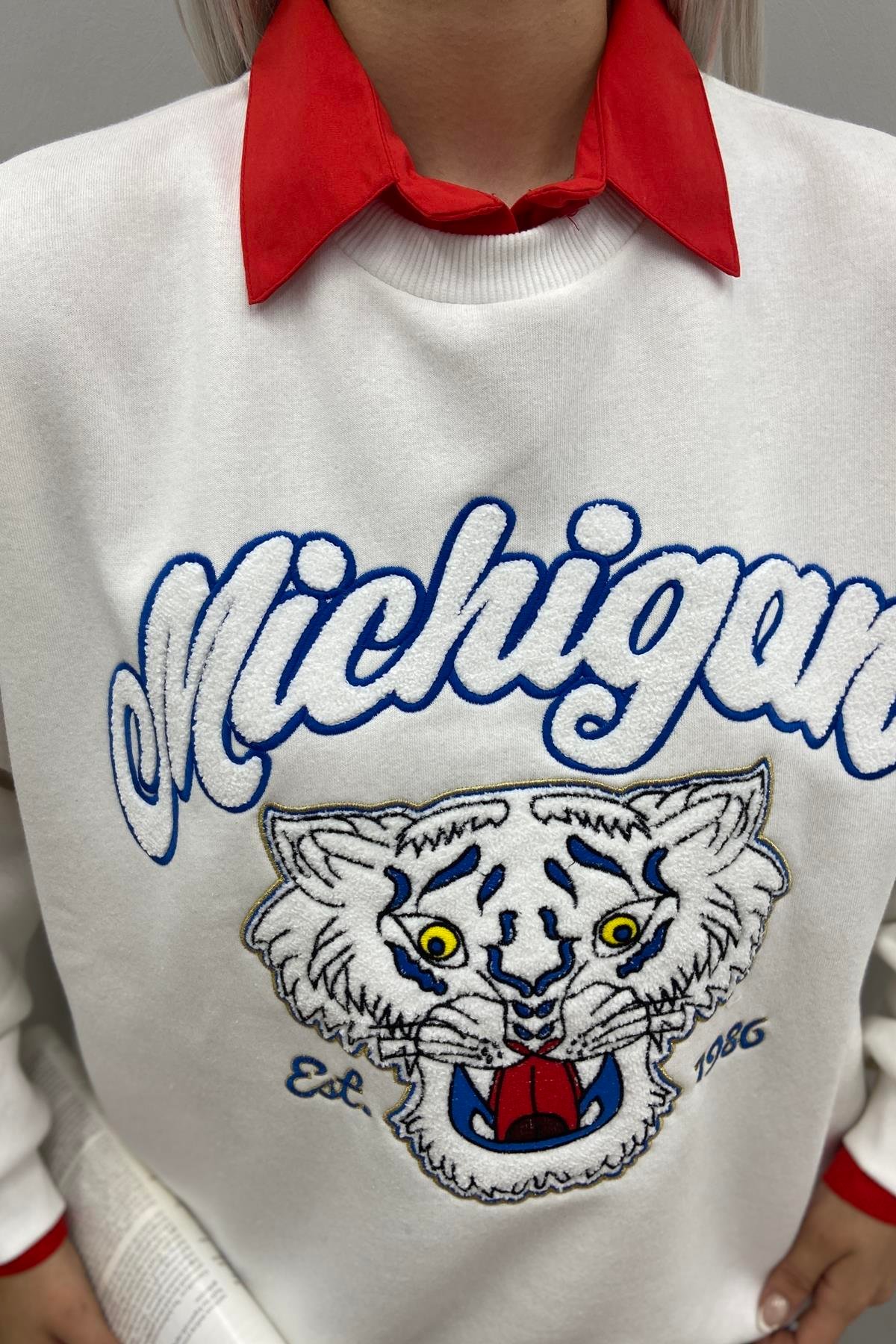 NAKIŞ DETAYLI SWEATSHIRT