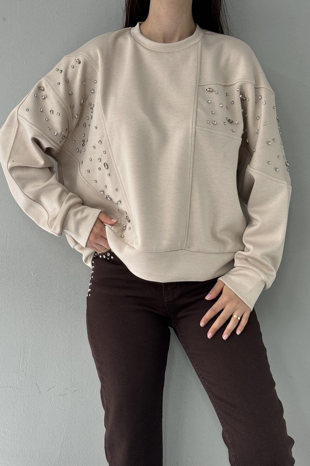 ÖNÜ TAŞLI SWEATSHIRT