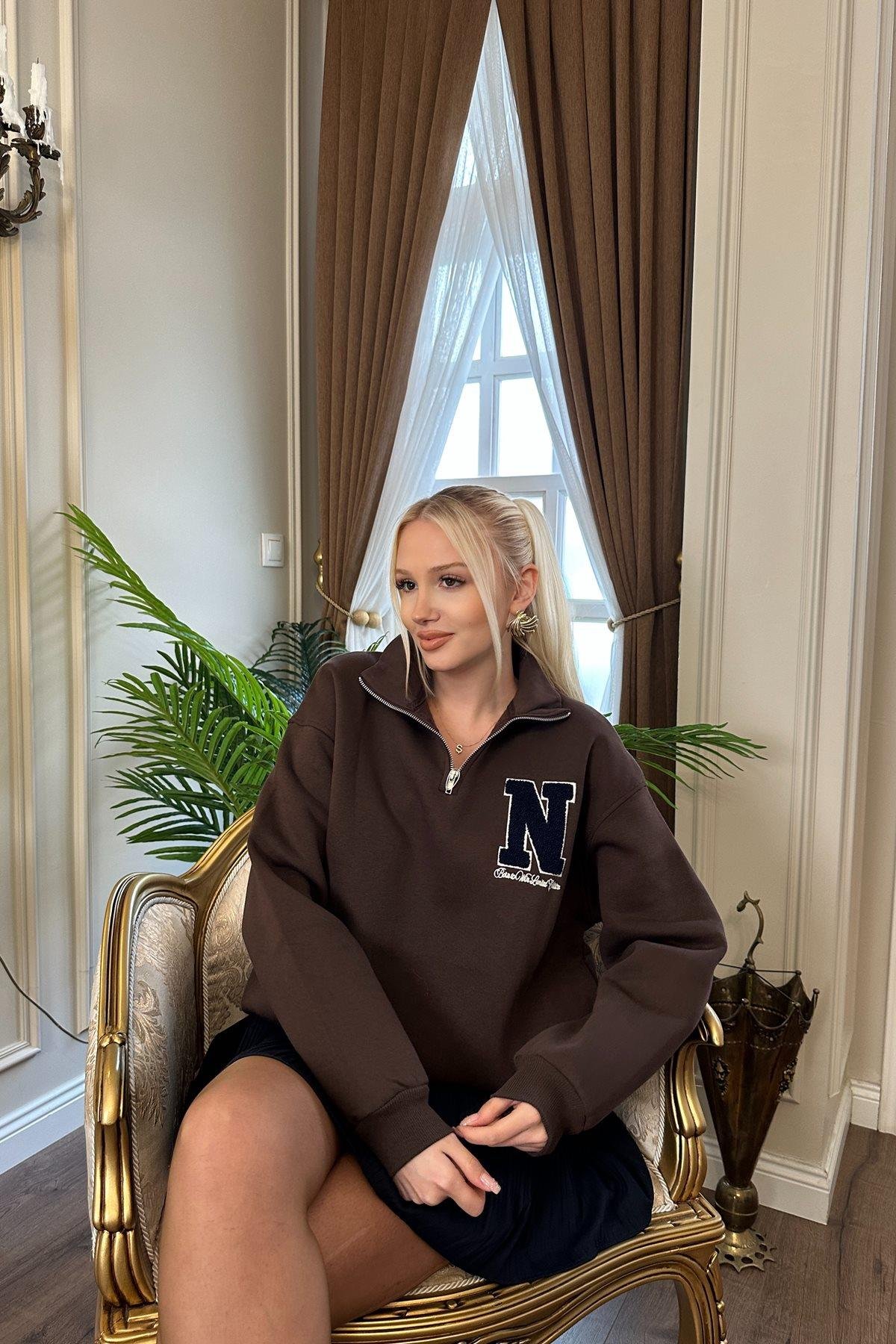 PATI FERMUARLI NAKIŞ DETAYLI SWEATSHIRT