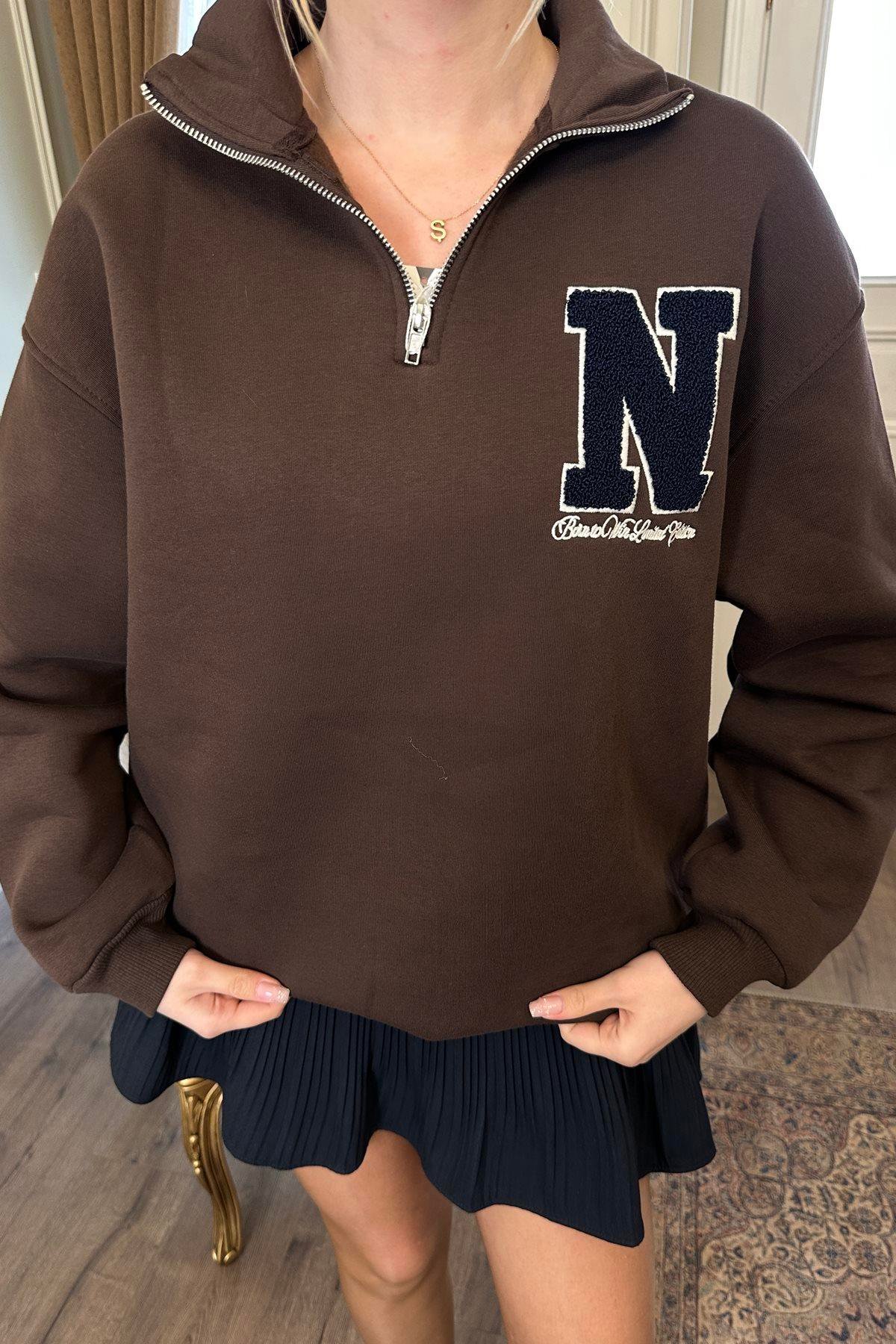 PATI FERMUARLI NAKIŞ DETAYLI SWEATSHIRT