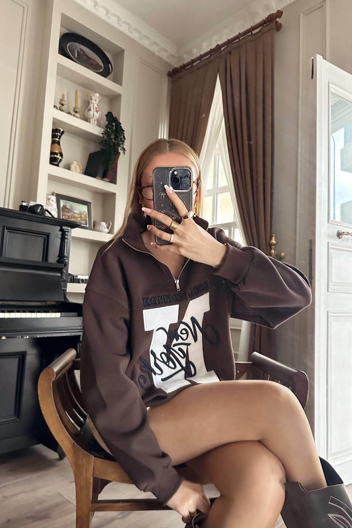 PATI FERMUARLI NAKIŞ DETAYLI SWEATSHIRT