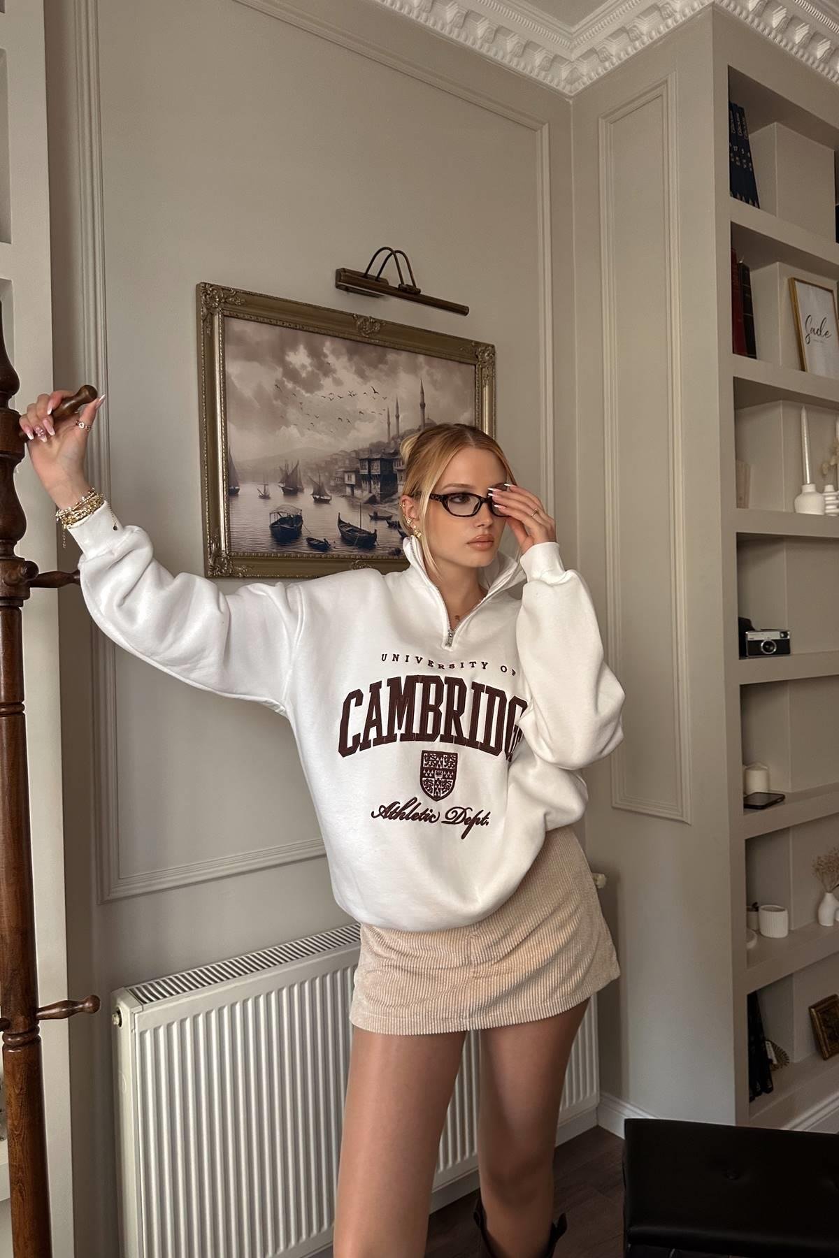 PATI FERMUARLI NAKIŞLI SWEATSHIRT