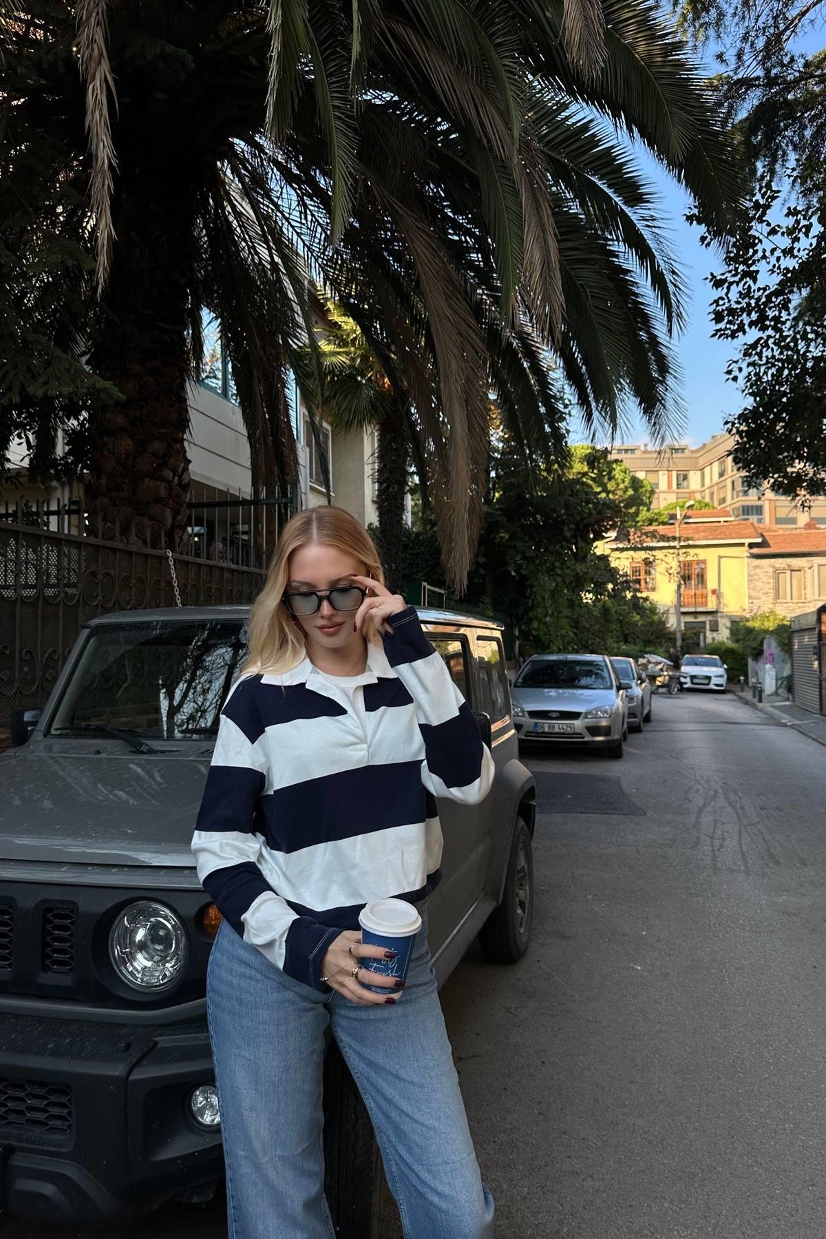 POLO YAKA ÇİZGİ DETAY SWEATSHIRT