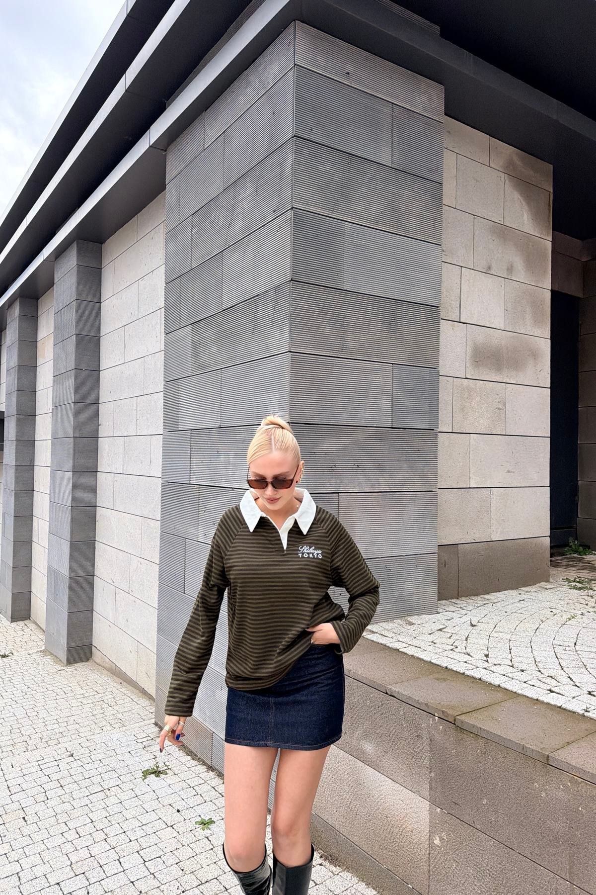 POLO YAKA ÇİZGİ VE NAKIŞ DETAY SWEAT