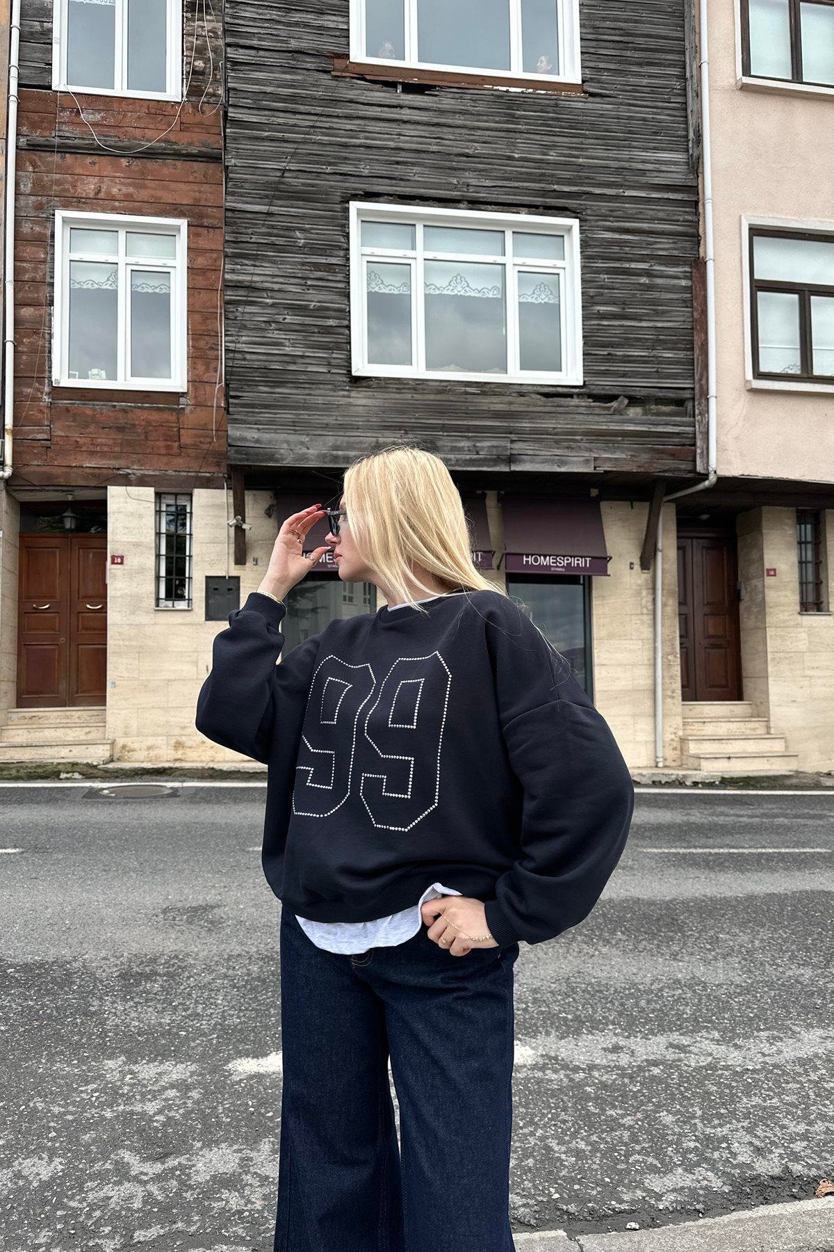 TAŞ DETAYLI SWEATSHIRT