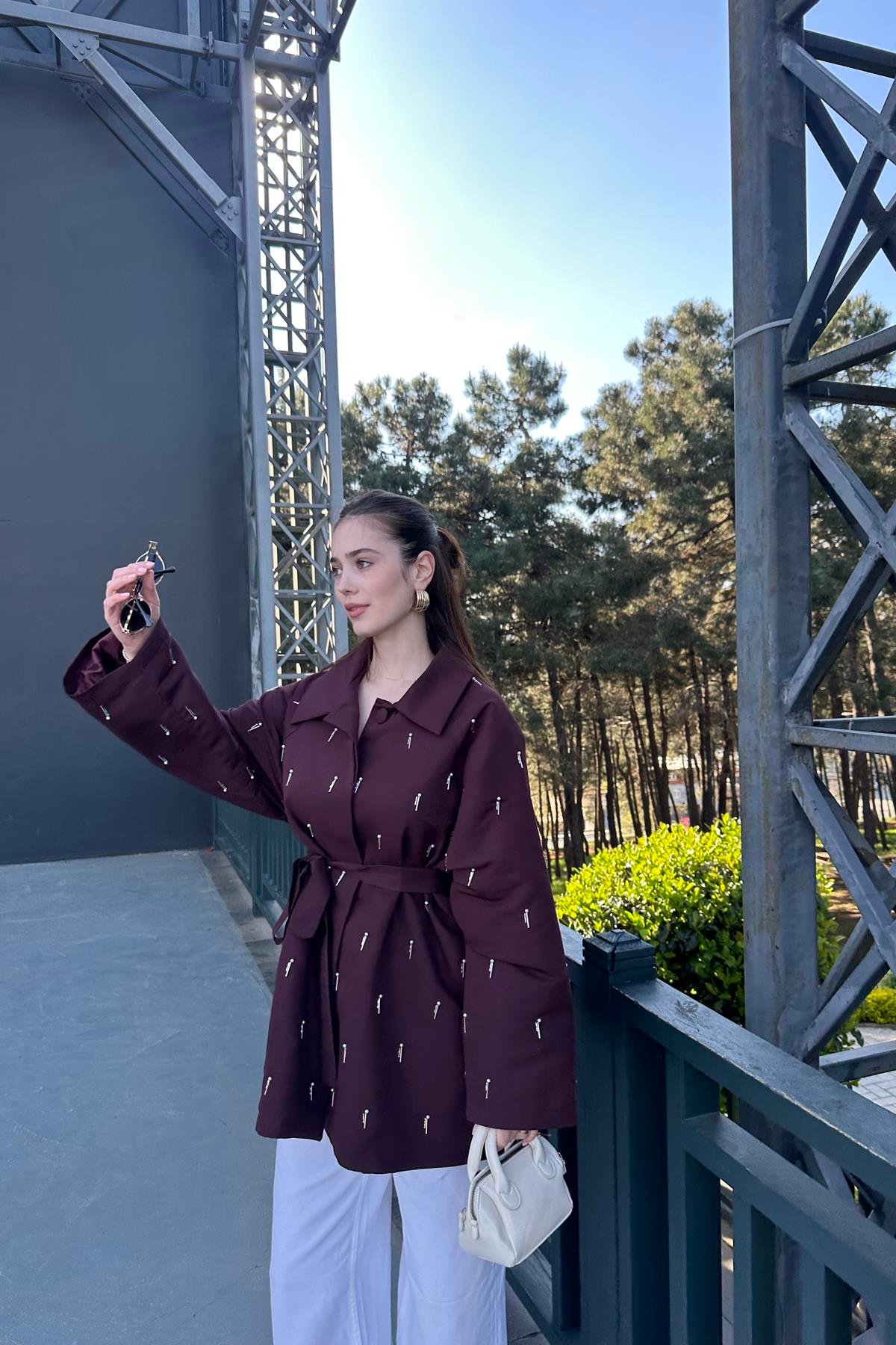 GÖMLEK YAKA DAMLA İNCİ BASKILI TRENÇ