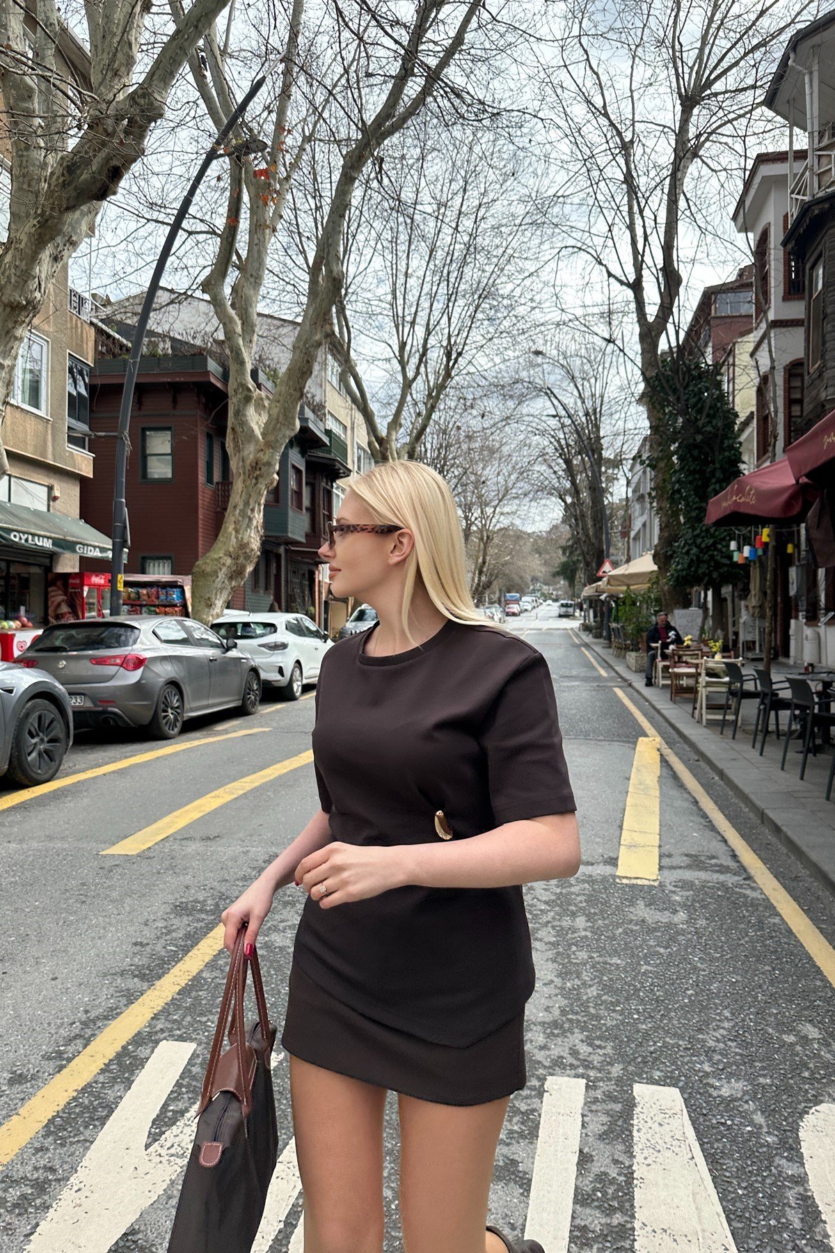 AKSESUAR DETAYLI KISA KOLLU TSHIRT
