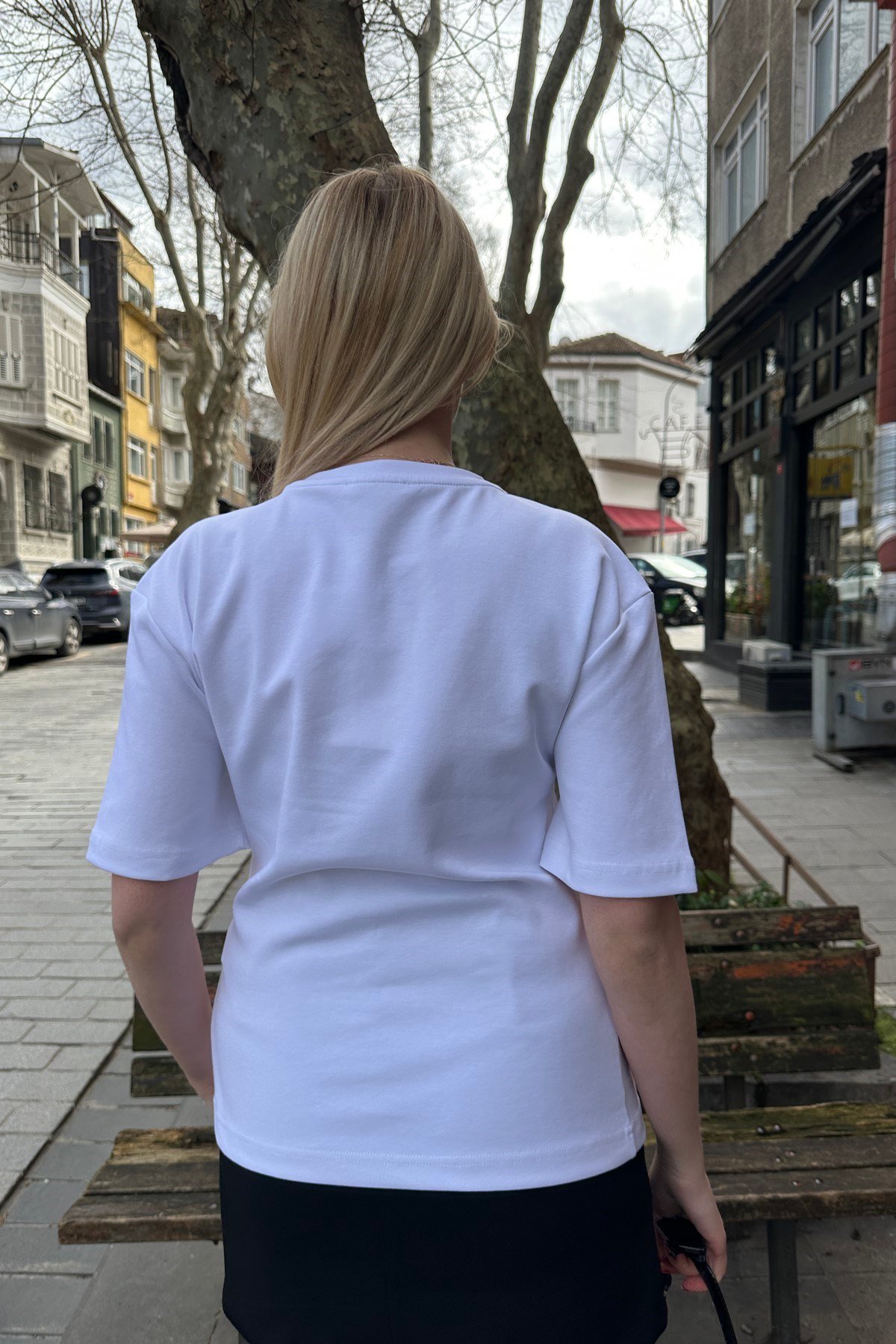 AKSESUAR DETAYLI KISA KOLLU TSHIRT