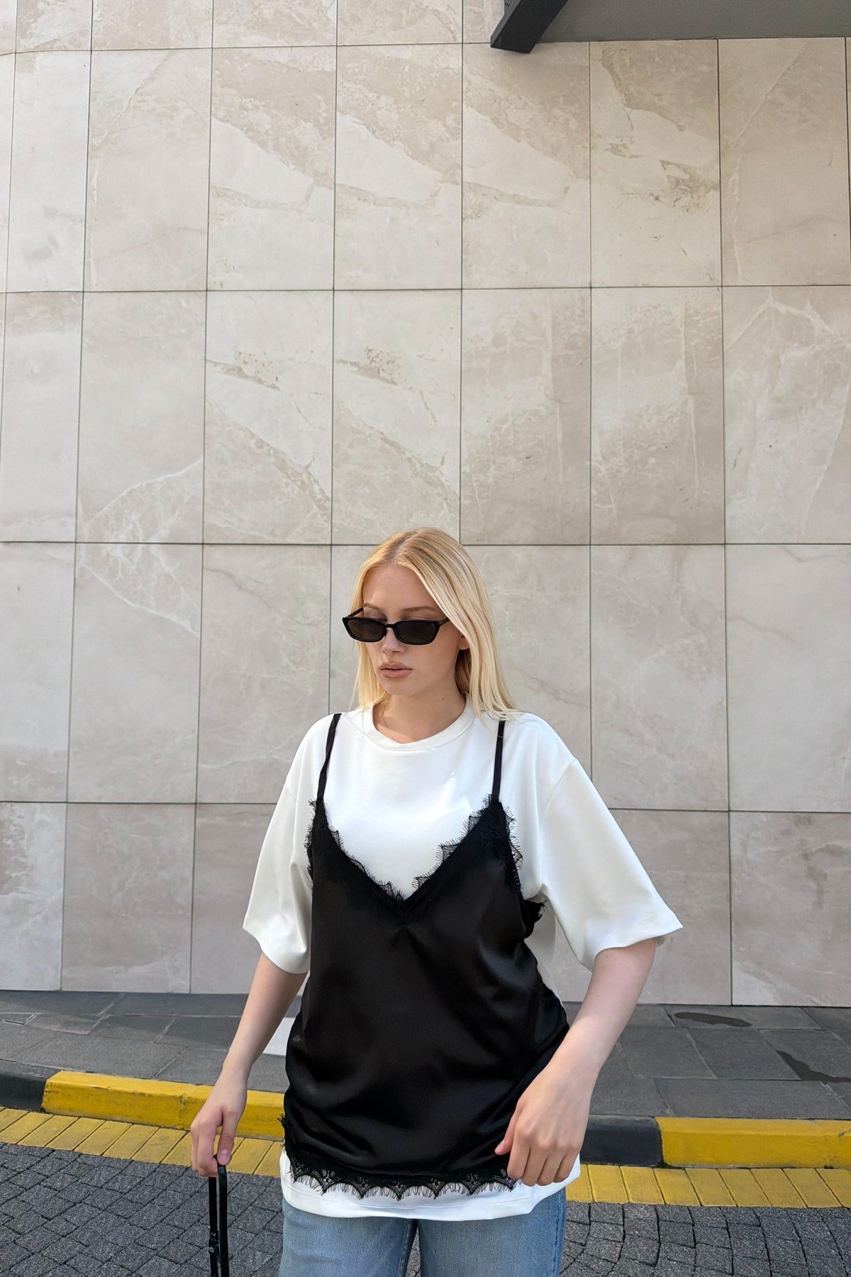 ASKILI SATEN DANTELLİ TSHIRT