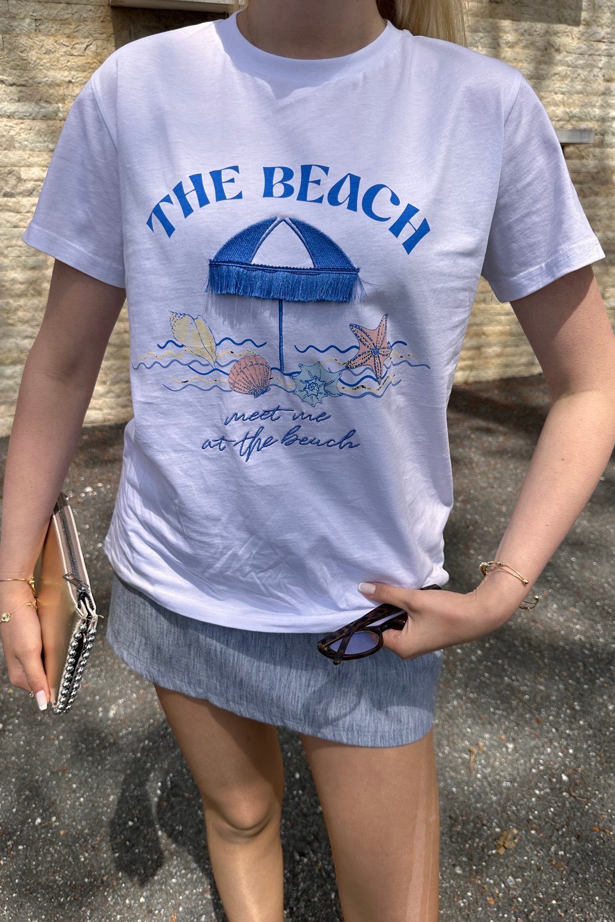BASKI NAKIŞ DETAYLI TSHIRT