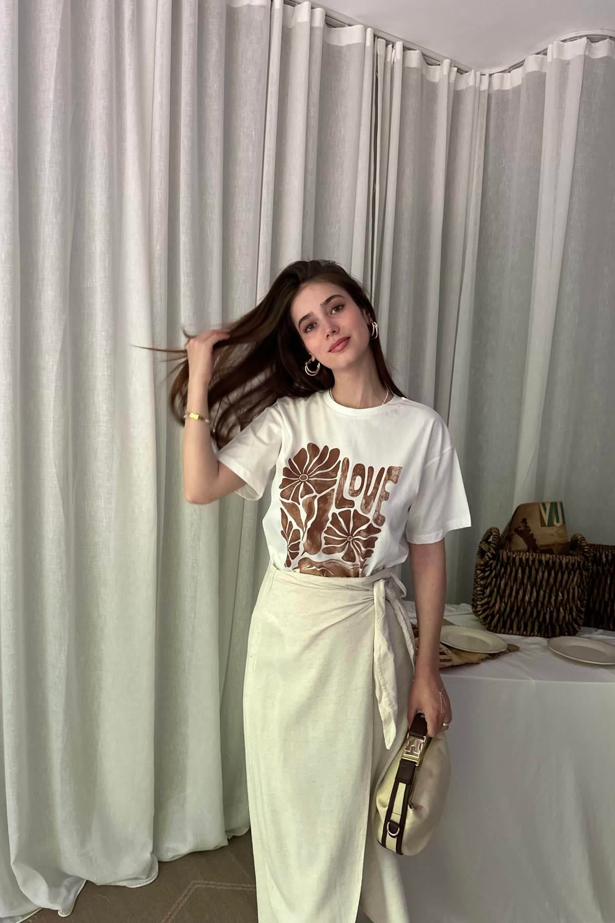 BASKI VE BONCUK DETAYLI TSHIRT