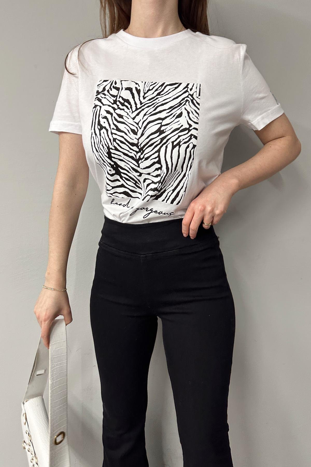 BASKI VE NAKIŞ DETAYLI TSHIRT