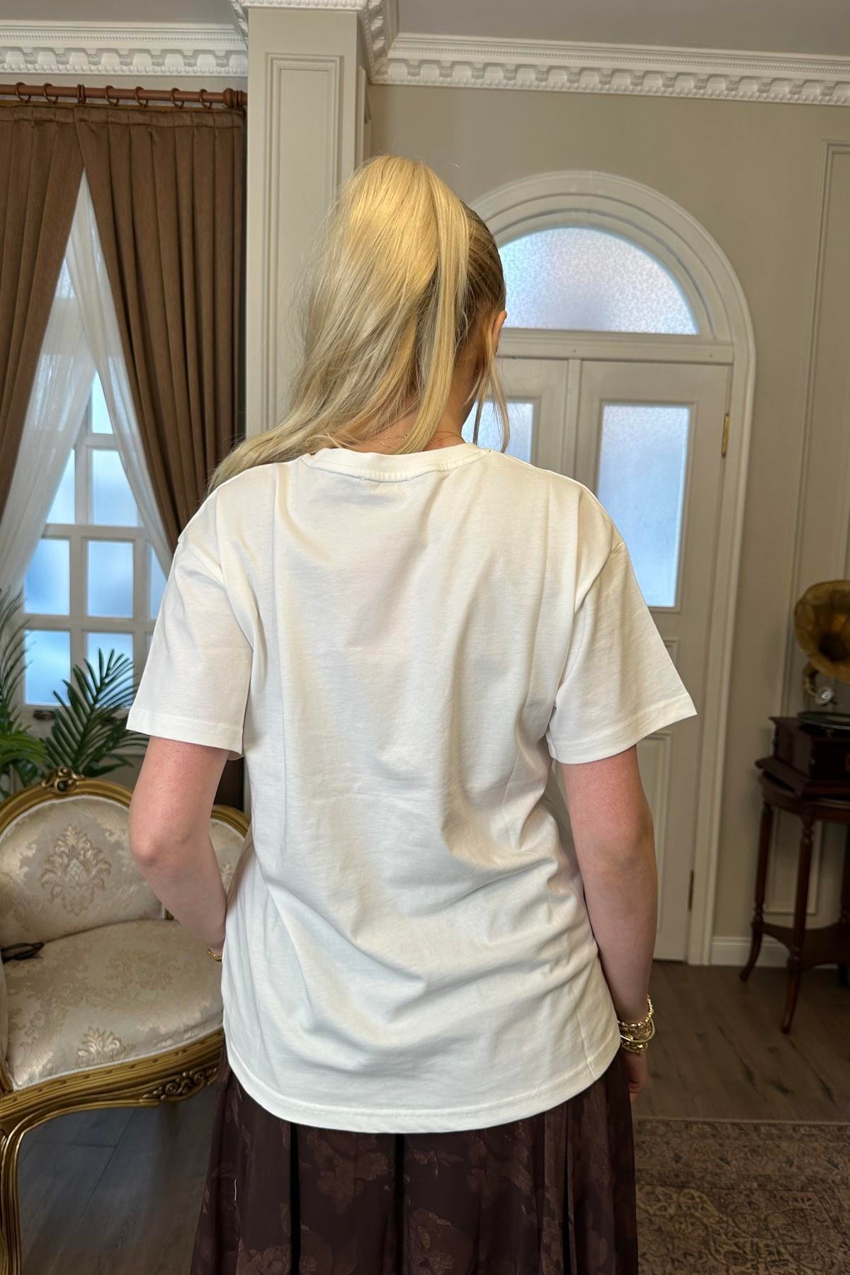 BASKI VE NAKIŞ DETAYLI TSHIRT