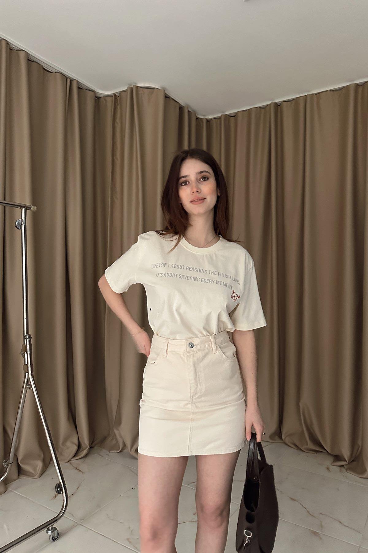 BASKI VE NAKIŞ DETAYLI TSHIRT