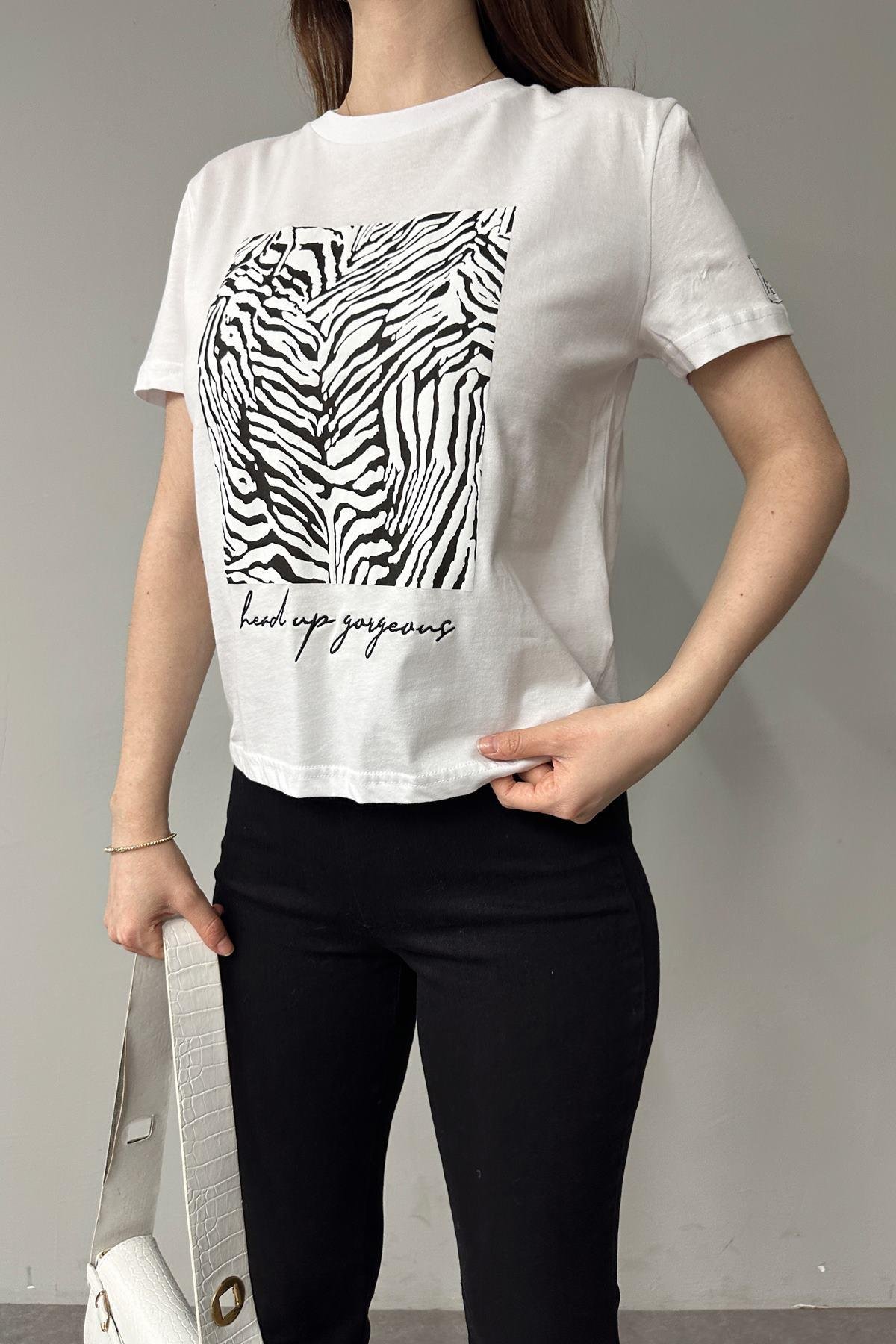 BASKI VE NAKIŞ DETAYLI TSHIRT