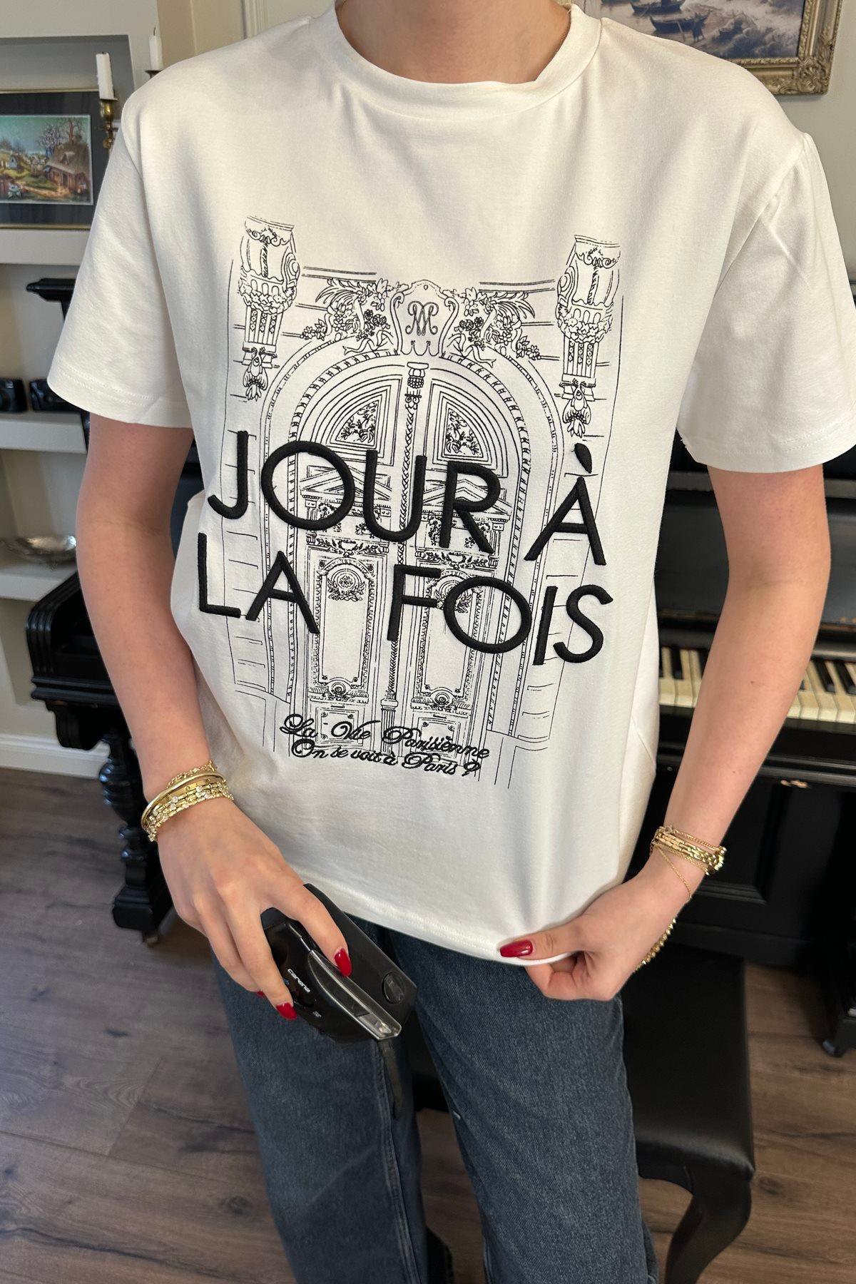 BASKI VE NAKIŞ DETAYLI TSHIRT