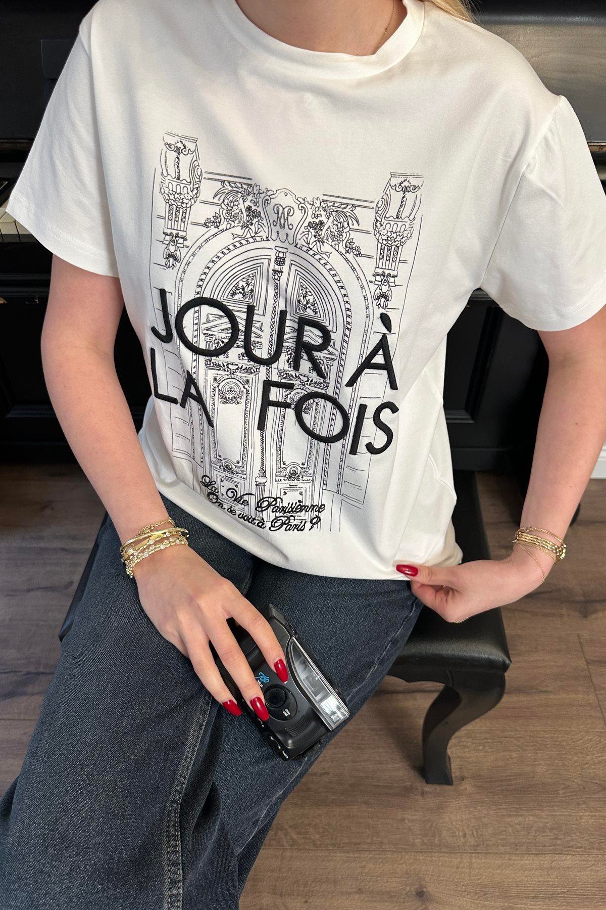 BASKI VE NAKIŞ DETAYLI TSHIRT