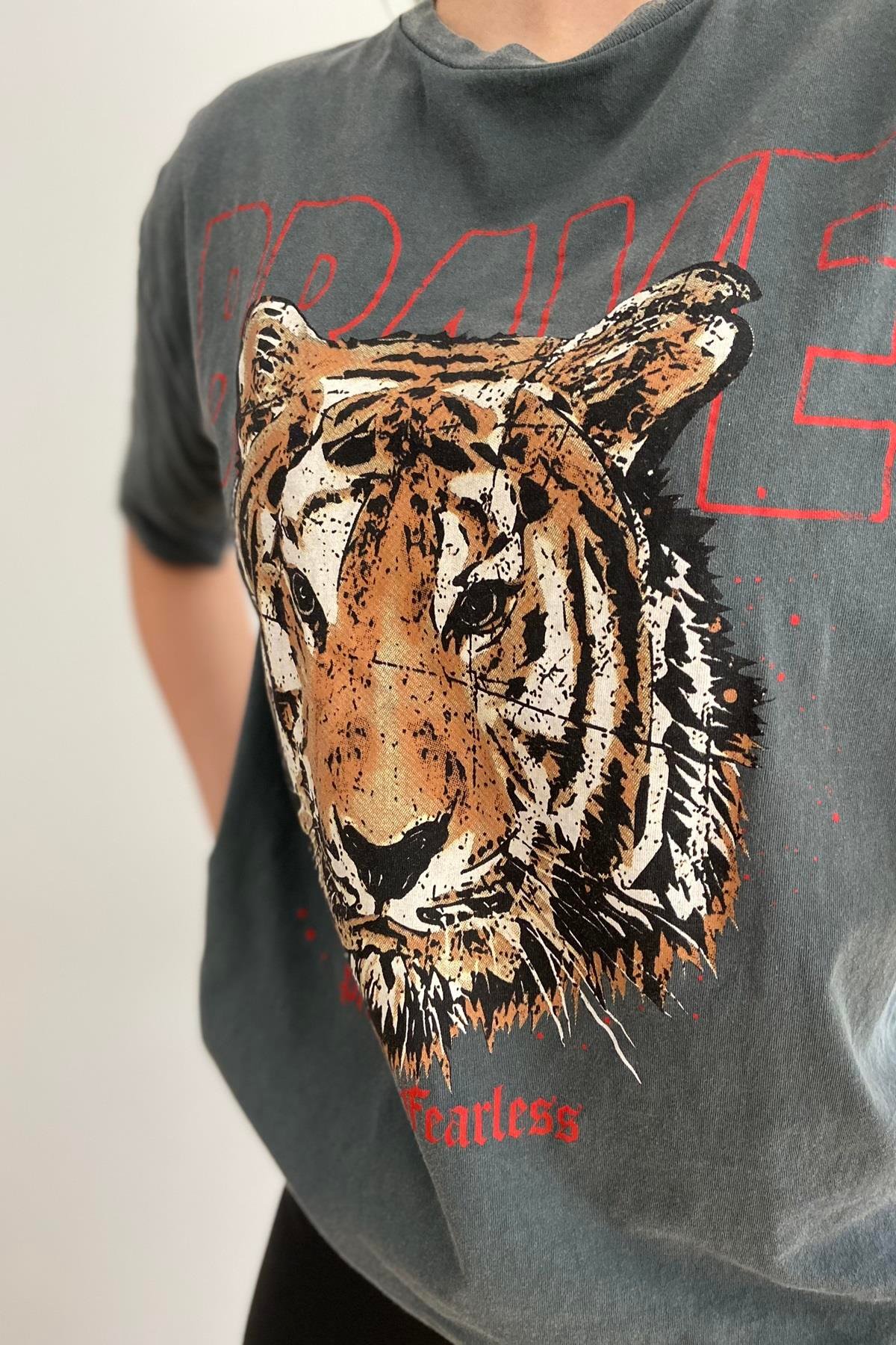 BASKILI YIKAMALI TSHIRT