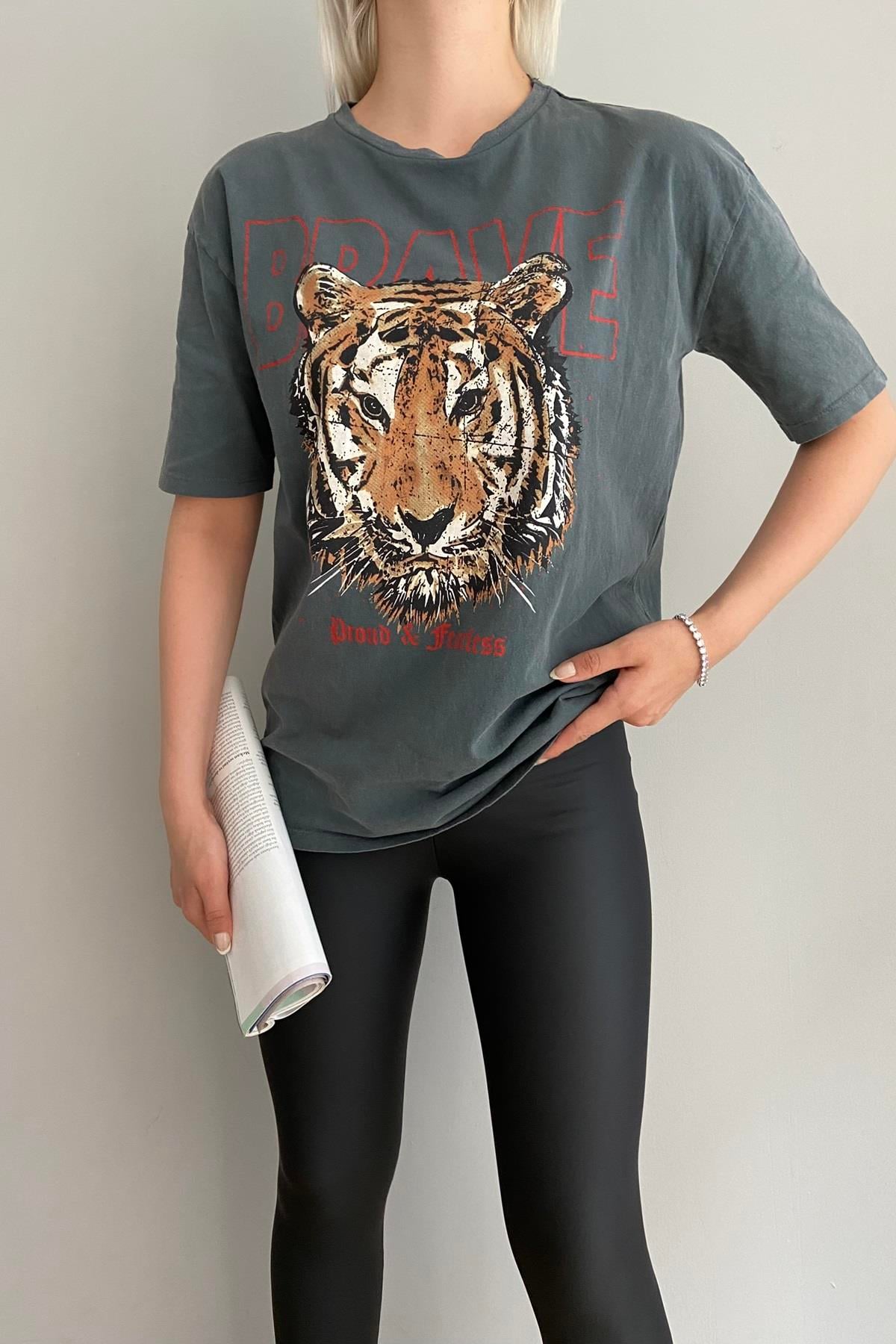 BASKILI YIKAMALI TSHIRT