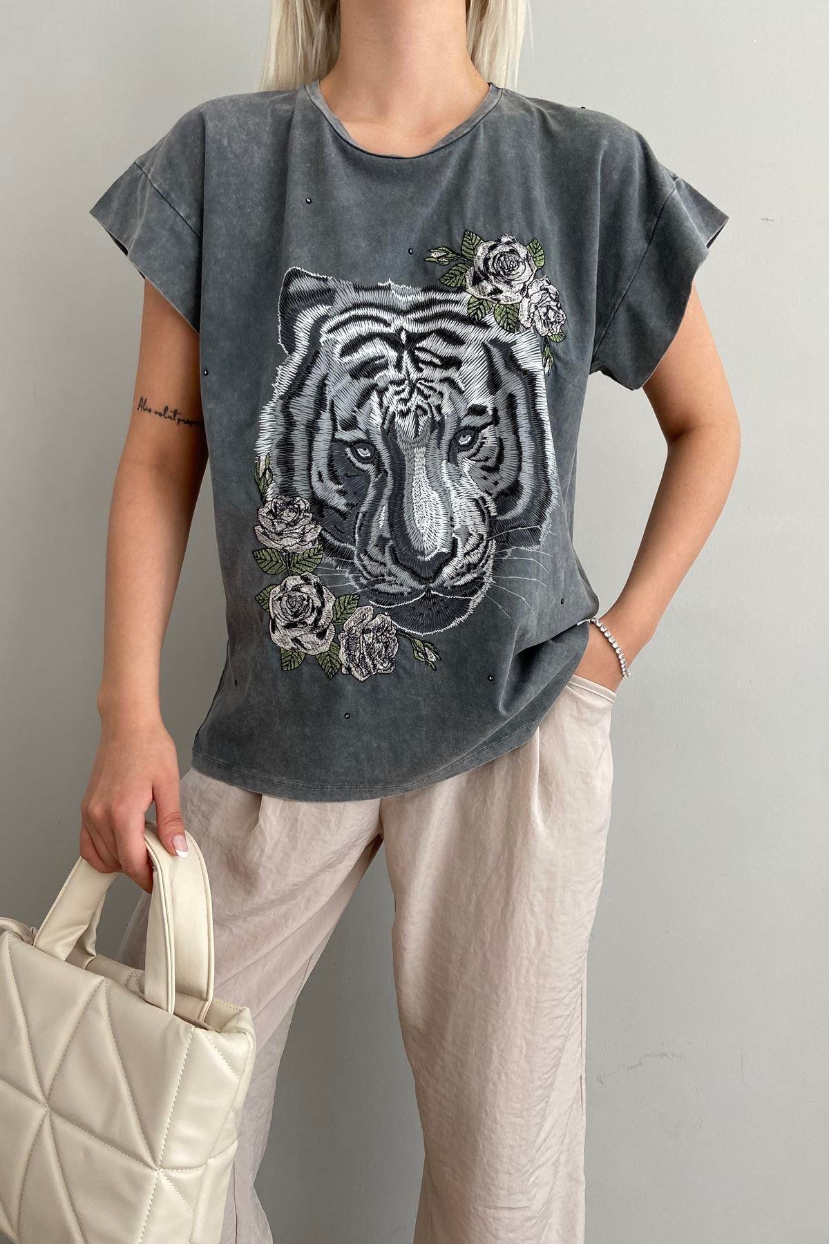 BASKILI YIKAMALI TSHIRT