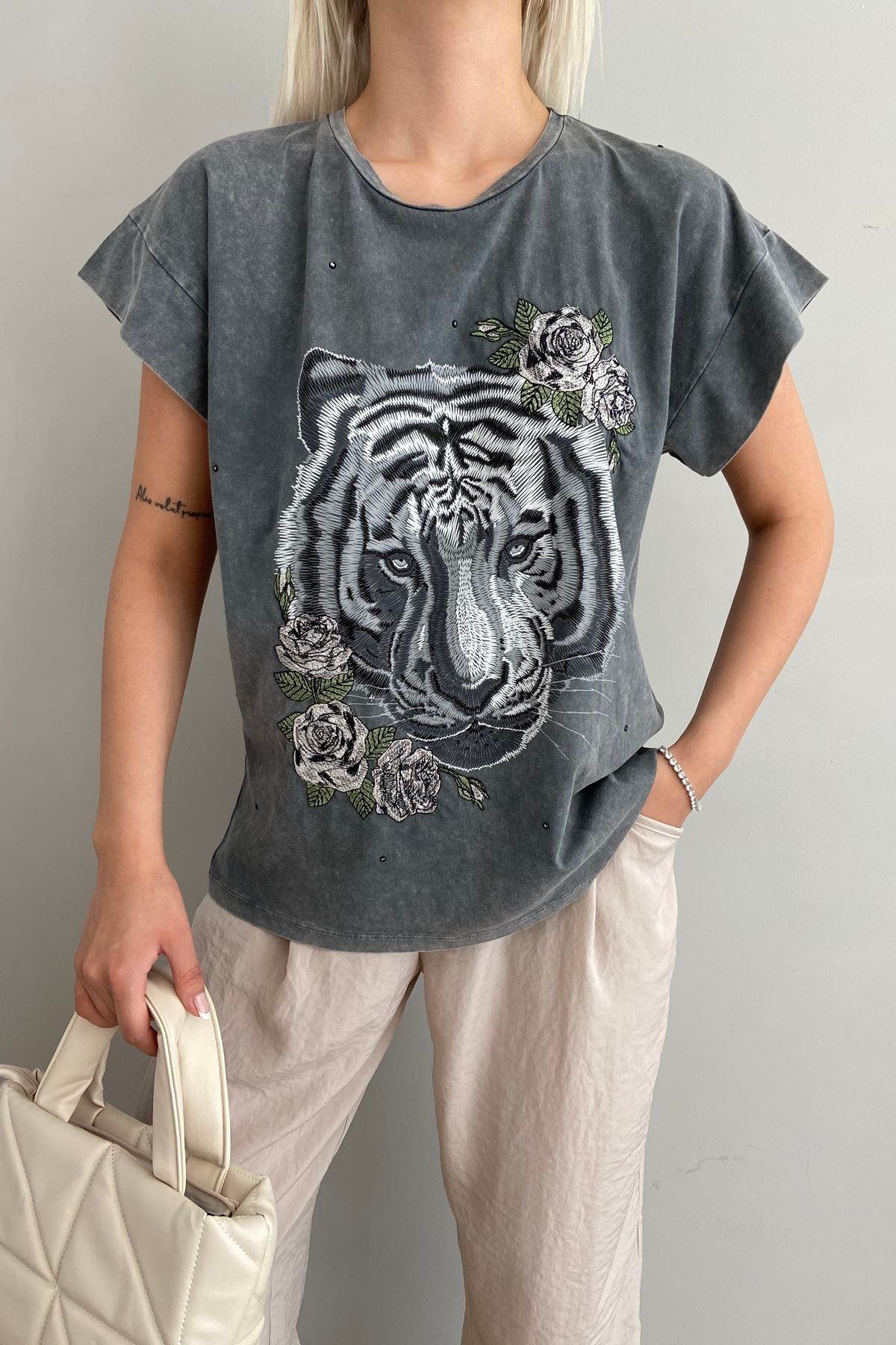 BASKILI YIKAMALI TSHIRT