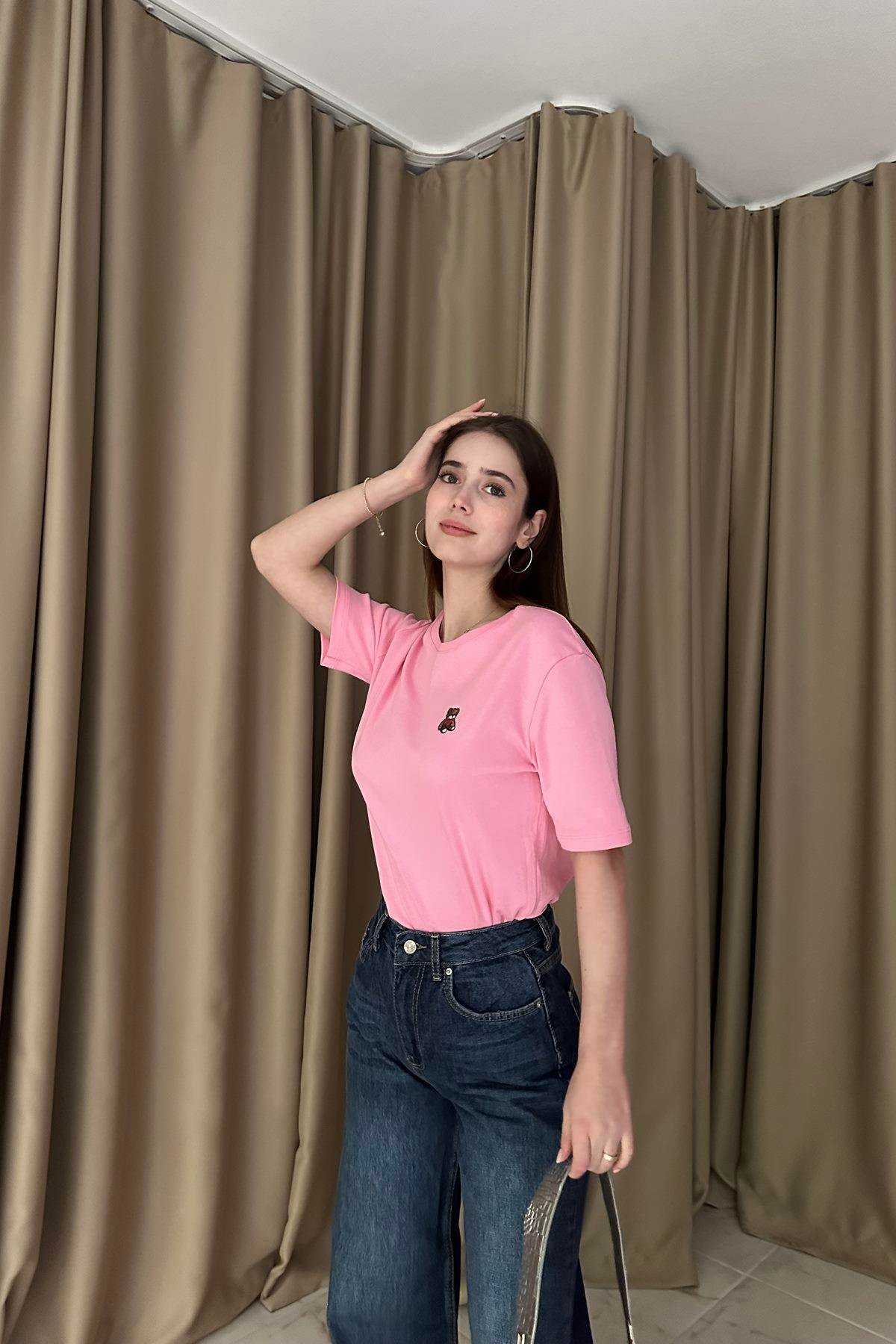 BİSİKLET YAKA AYICIK NAKIŞLI TSHIRT