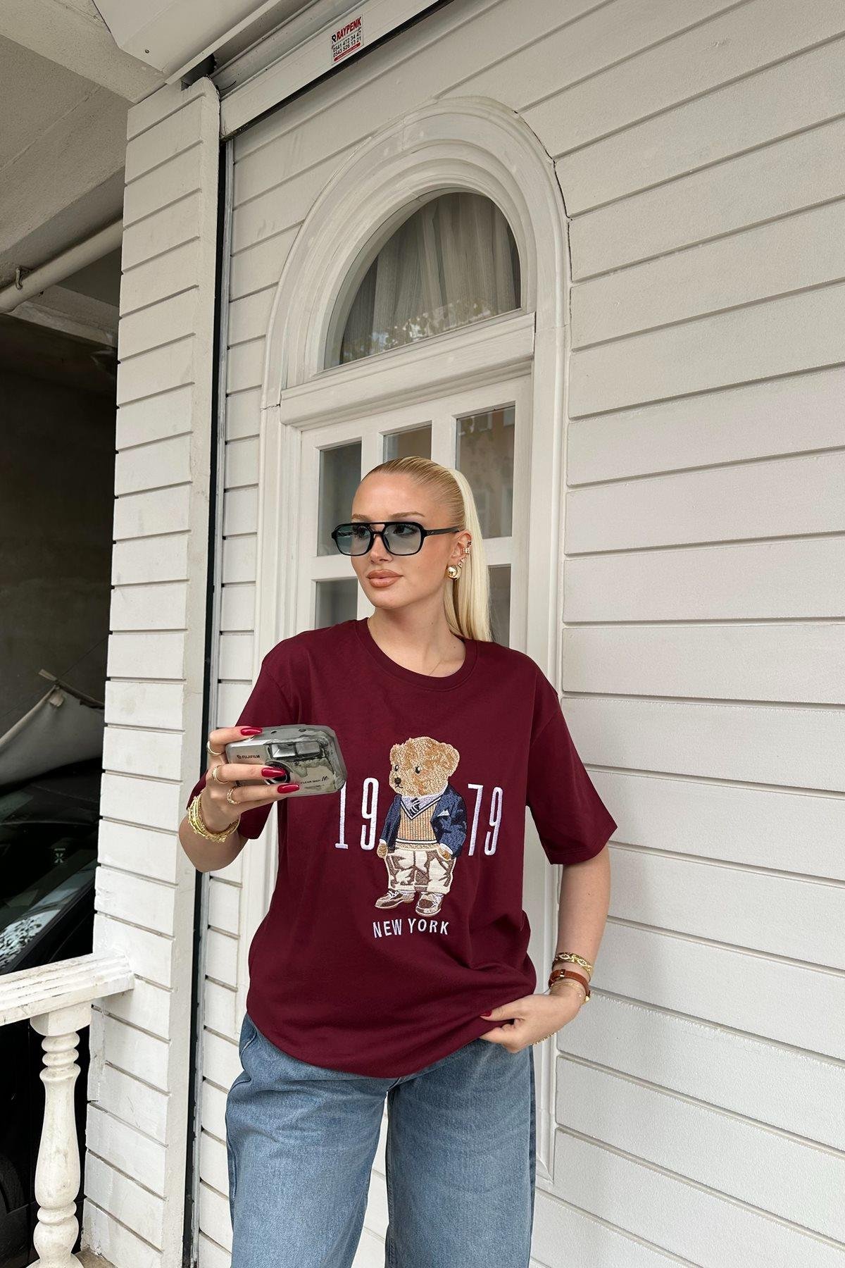 BİSİKLET YAKA AYICIK NAKIŞLI TSHIRT
