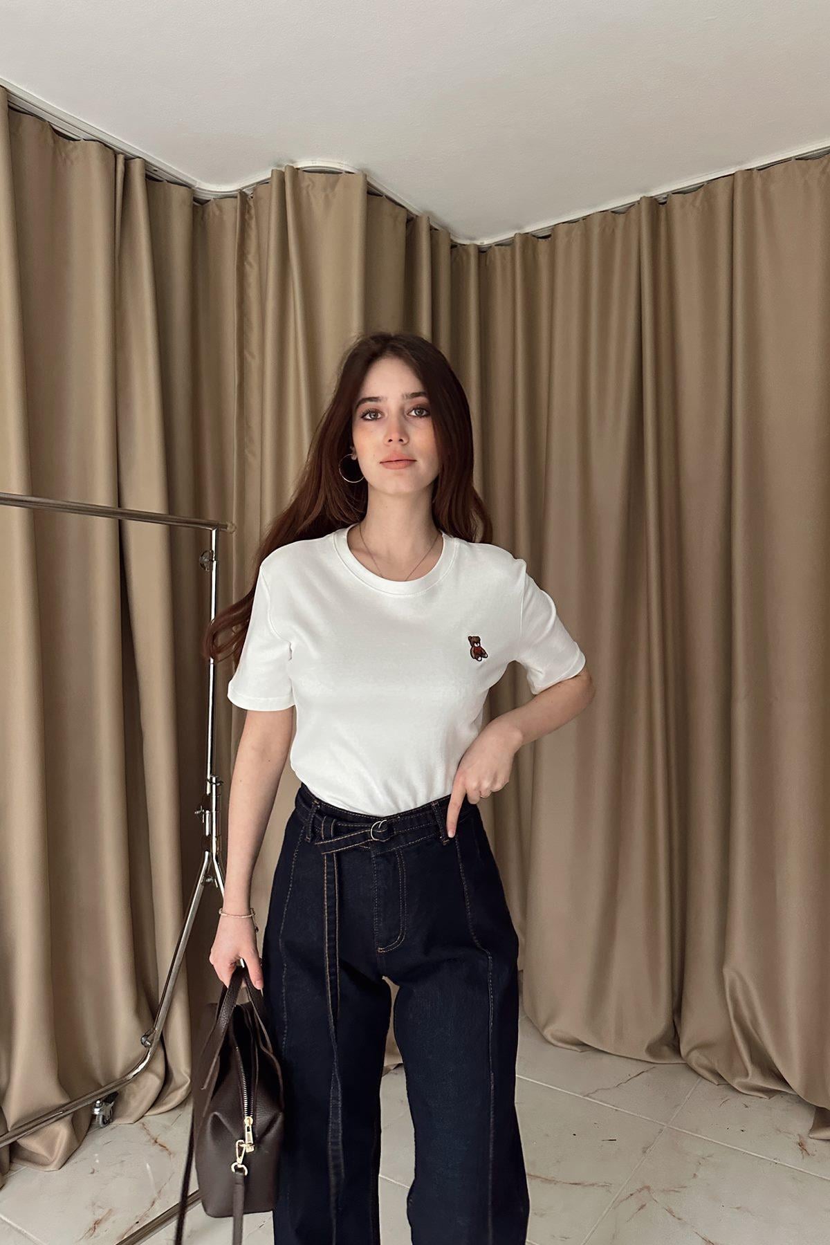 BİSİKLET YAKA AYICIK NAKIŞLI TSHIRT