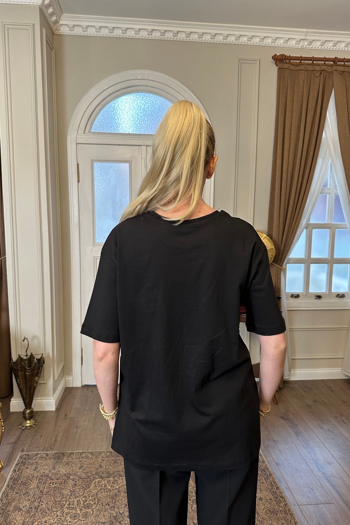 BİSİKLET YAKA AYICIK NAKIŞLI TSHIRT