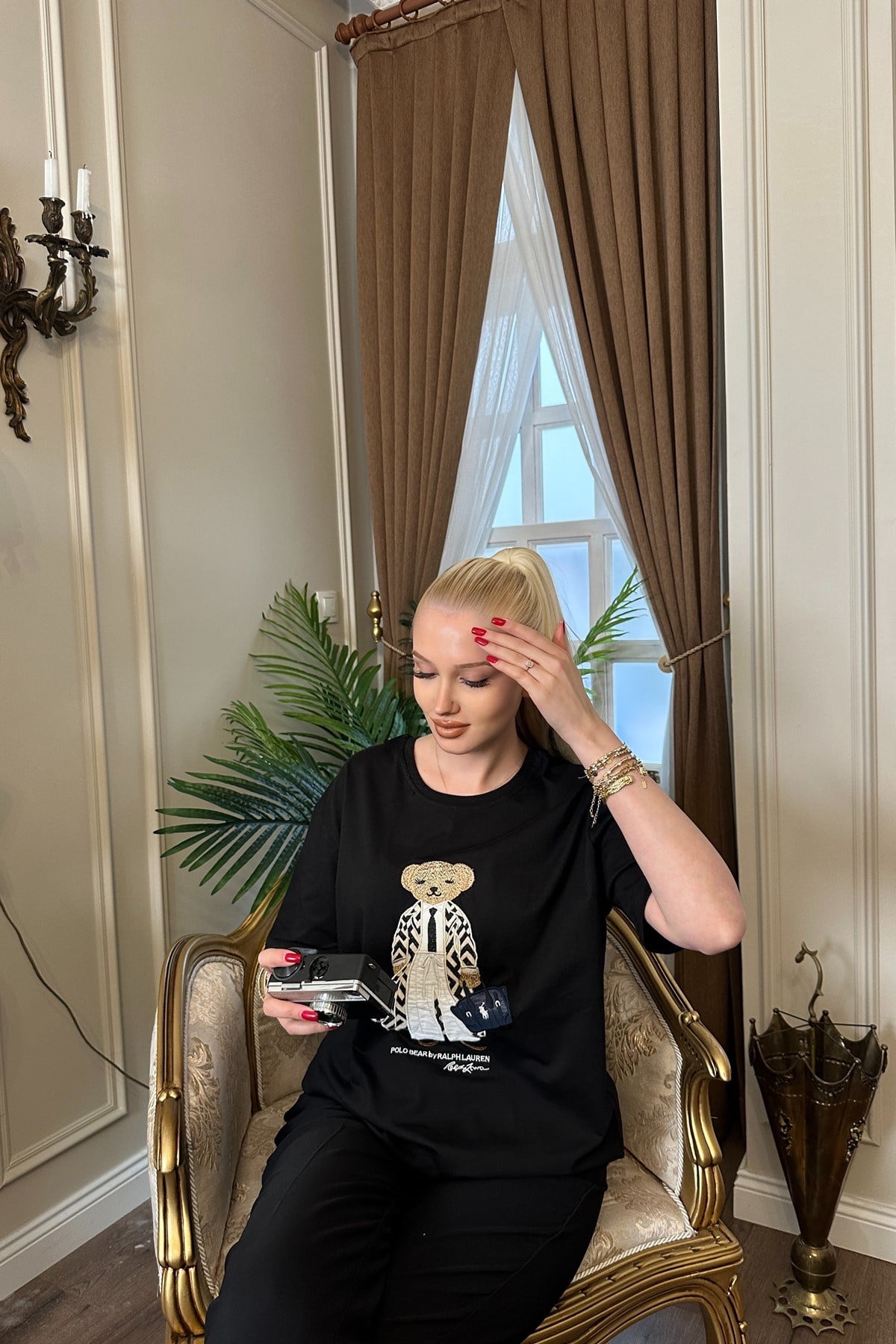 BİSİKLET YAKA AYICIK NAKIŞLI TSHIRT