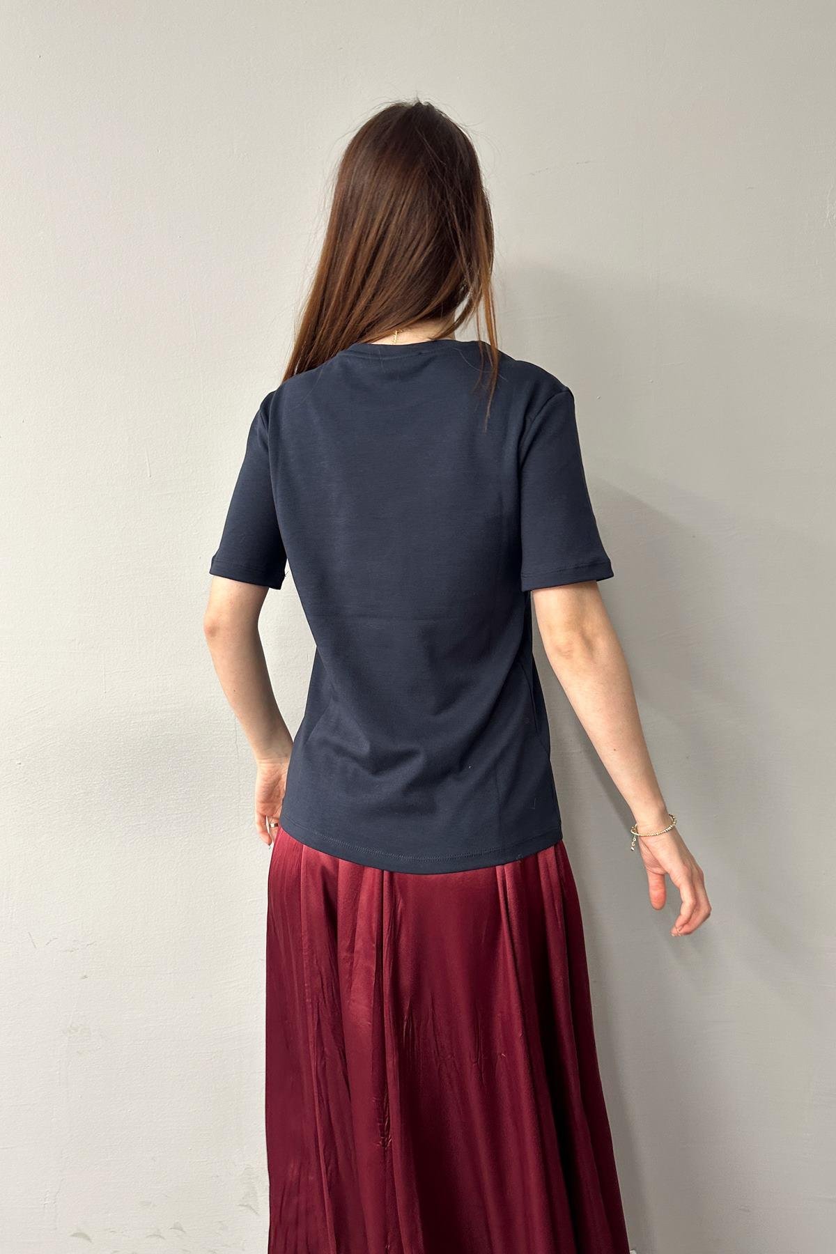 BİSİKLET YAKA AYICIK NAKIŞLI TSHIRT