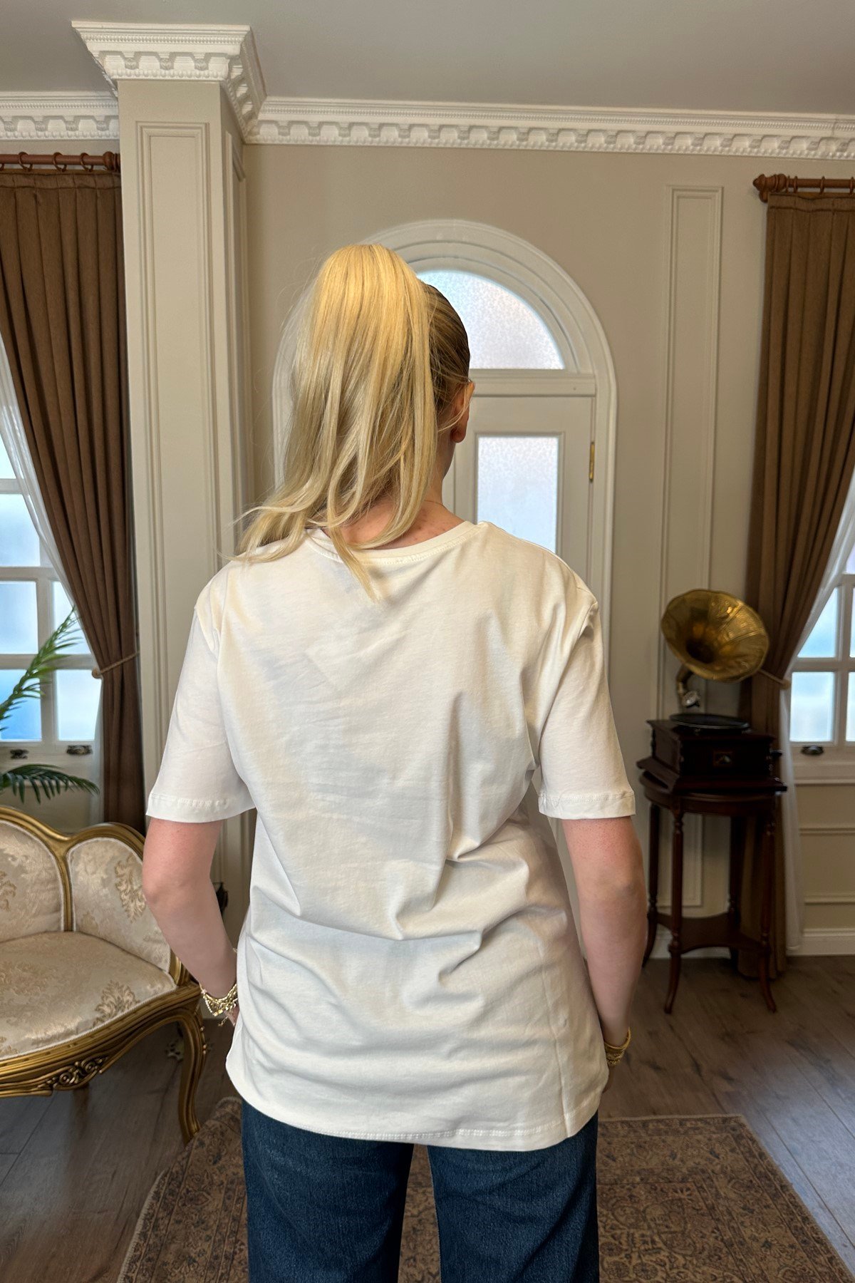 BİSİKLET YAKA AYICIK NAKIŞLI TSHIRT