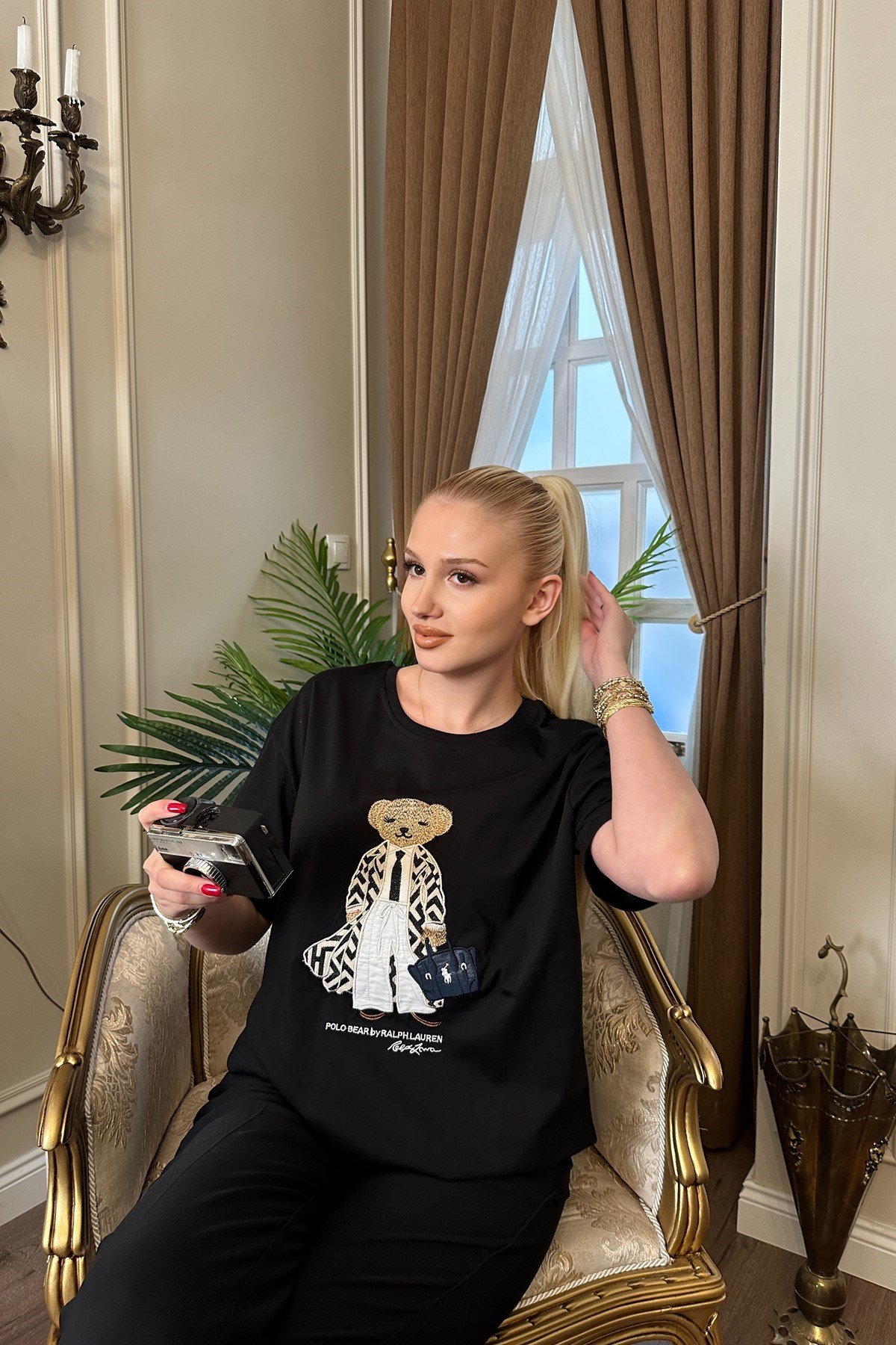 BİSİKLET YAKA AYICIK NAKIŞLI TSHIRT