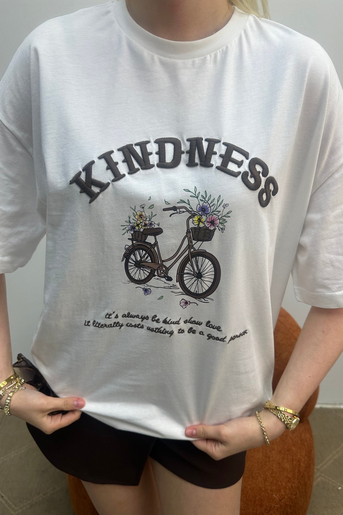 BİSİKLET YAKA BASKI VE NAKIŞ DETAY TSHIRT