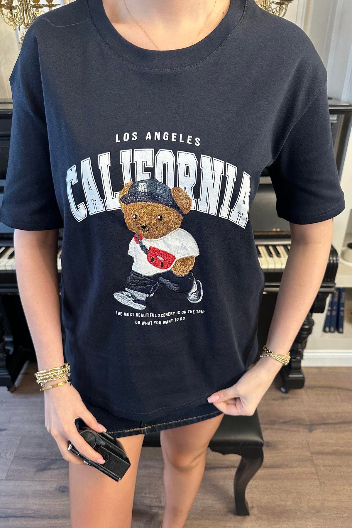 BİSİKLET YAKA BASKI VE NAKIŞ DETAYLI TSHIRT