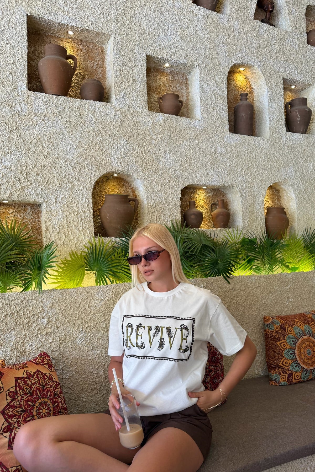 BİSİKLET YAKA BASKI VE NAKIŞ DETAY TSHIRT