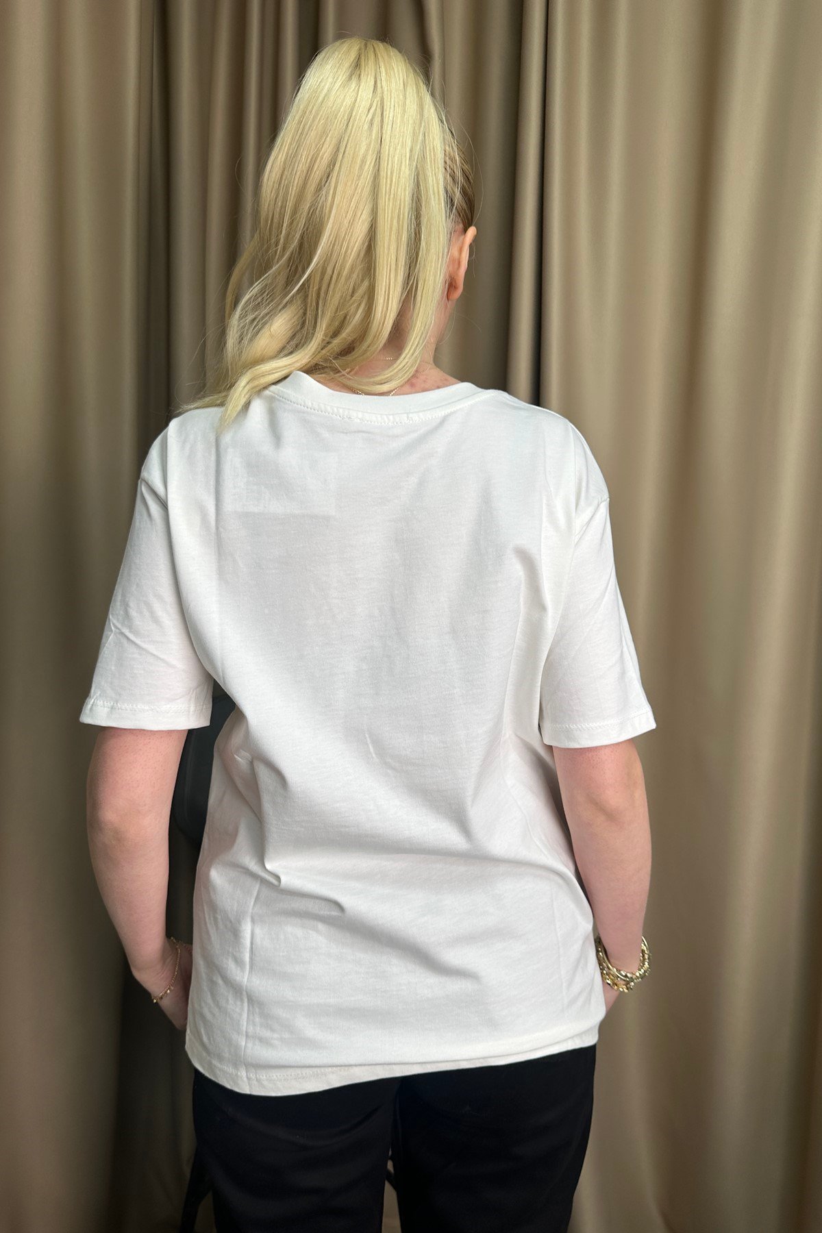 BİSİKLET YAKA BASKI VE NAKIŞ DETAYLI TSHIRT