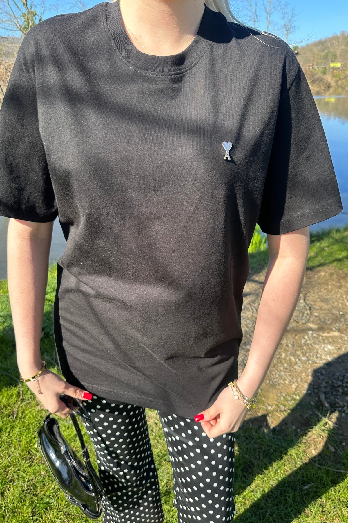 BİSİKLET YAKA KALP AKSESUARLI TSHIRT