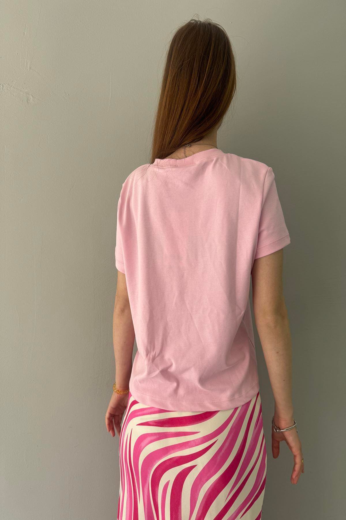 BİSİKLET YAKA KALP NAKIŞLI TSHIRT